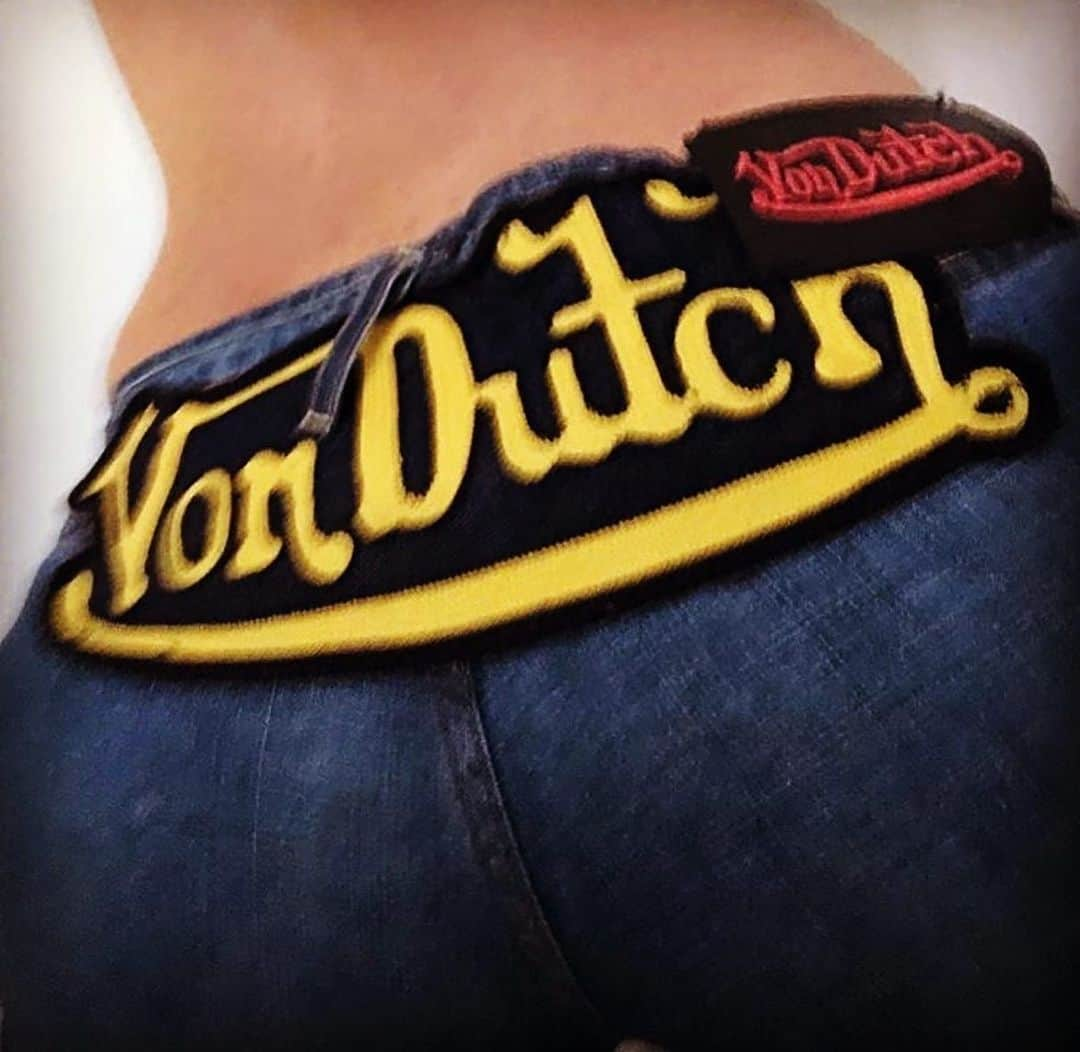 ボンダッチさんのインスタグラム写真 - (ボンダッチInstagram)「Thinking about dropping a new line of Von Dutch denim!! Remember these?! 😊🔥🥳 should we release new denim!! Comment below and let us know.」3月31日 2時38分 - vondutchgallery