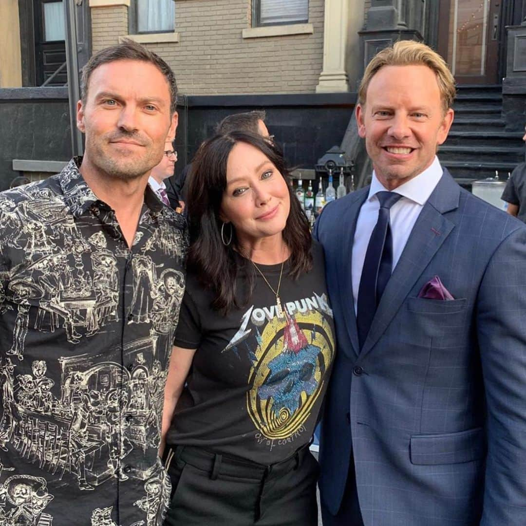 シャナン・ドハーティーさんのインスタグラム写真 - (シャナン・ドハーティーInstagram)「Happy birthday @ianziering  knowing you, you’ll find every drop of happiness in this day. Can’t wait for our lunch when this pandemic is over. Miss you!!!! ❤️❤️ #happybirthdayian」3月31日 4時10分 - theshando