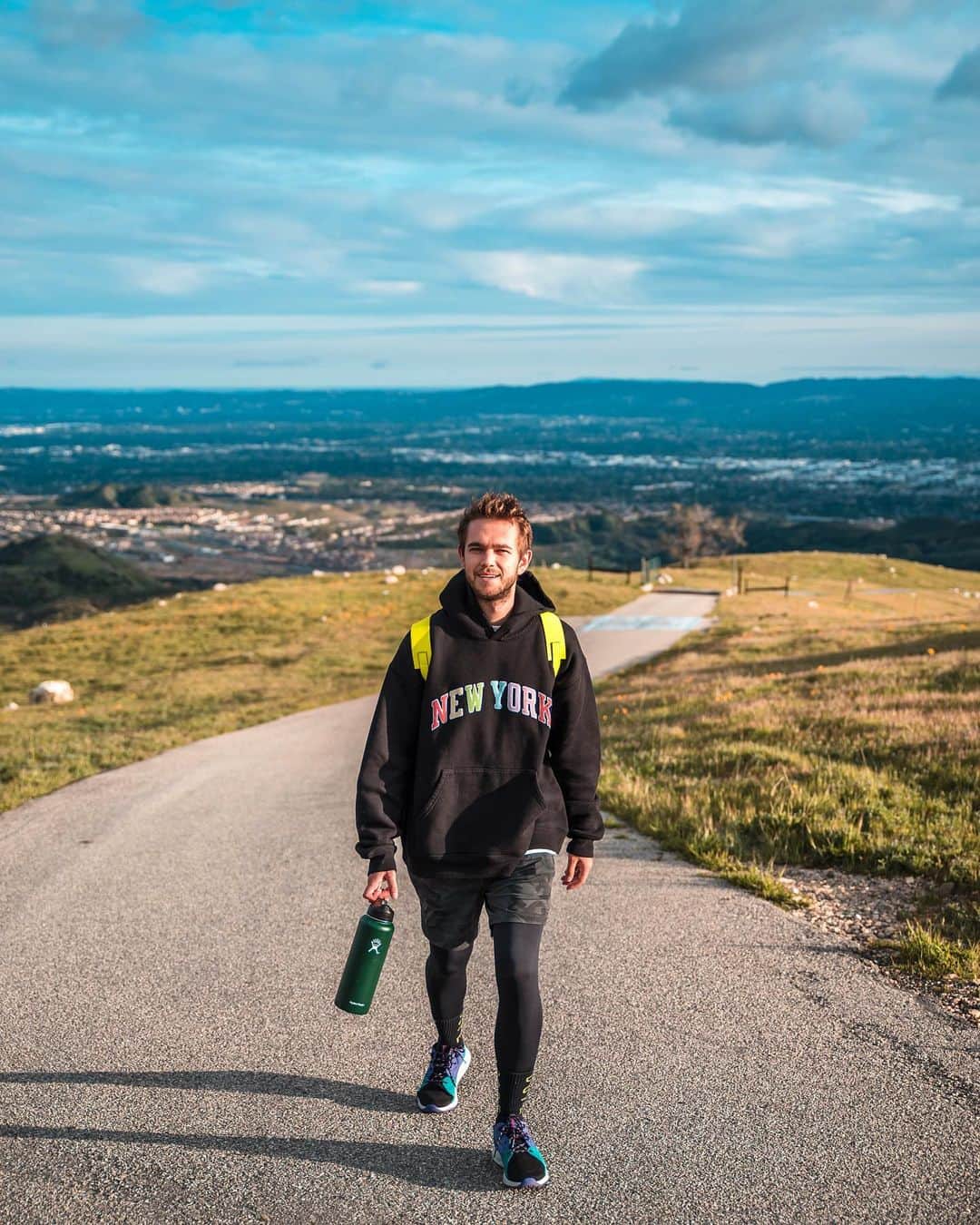 ゼッドのインスタグラム：「can’t wait till we’re allowed to go on hikes again... 📷: @thepatricknilsson」