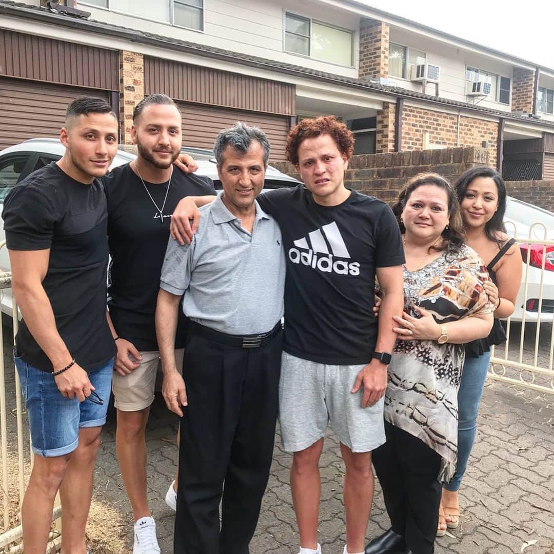 ムスタファ・アミニのインスタグラム：「7th January one of the hardest moments in life was knowing this was probably the last time I can kiss you hold you and feel you. I was saying goodbye to my dad who has been ill with cancer. Today I received the worst phone call my dad my hero my idol has passed away he fought and built this family from scratch never showed weakness through probably the greatest pain always smiled and gave hope and plenty of love to all. I’m not where I am today without you. I’ll miss our laughs our arguments your lectures and our jokes only we knew about. Vienna didn’t get to meet her grandpa only on FaceTime but she sure will grow up to know the amazing human being you were. Gone but never forgotten. Thankyou for everything boba I’ll miss you forever my dad.  RIP ❤️」