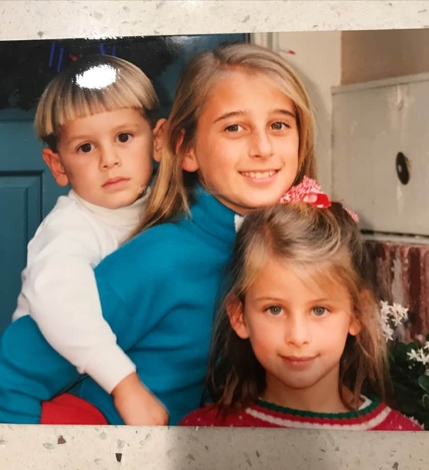 ロー・ボスワースさんのインスタグラム写真 - (ロー・ボスワースInstagram)「missing my family so much right now. also this is a splendid bowl cut on my brother. Thanks mom and dad for sending. They are all in California and we FT constantly. #newyorkstrong ❤️❤️❤️」3月31日 5時20分 - lobosworth