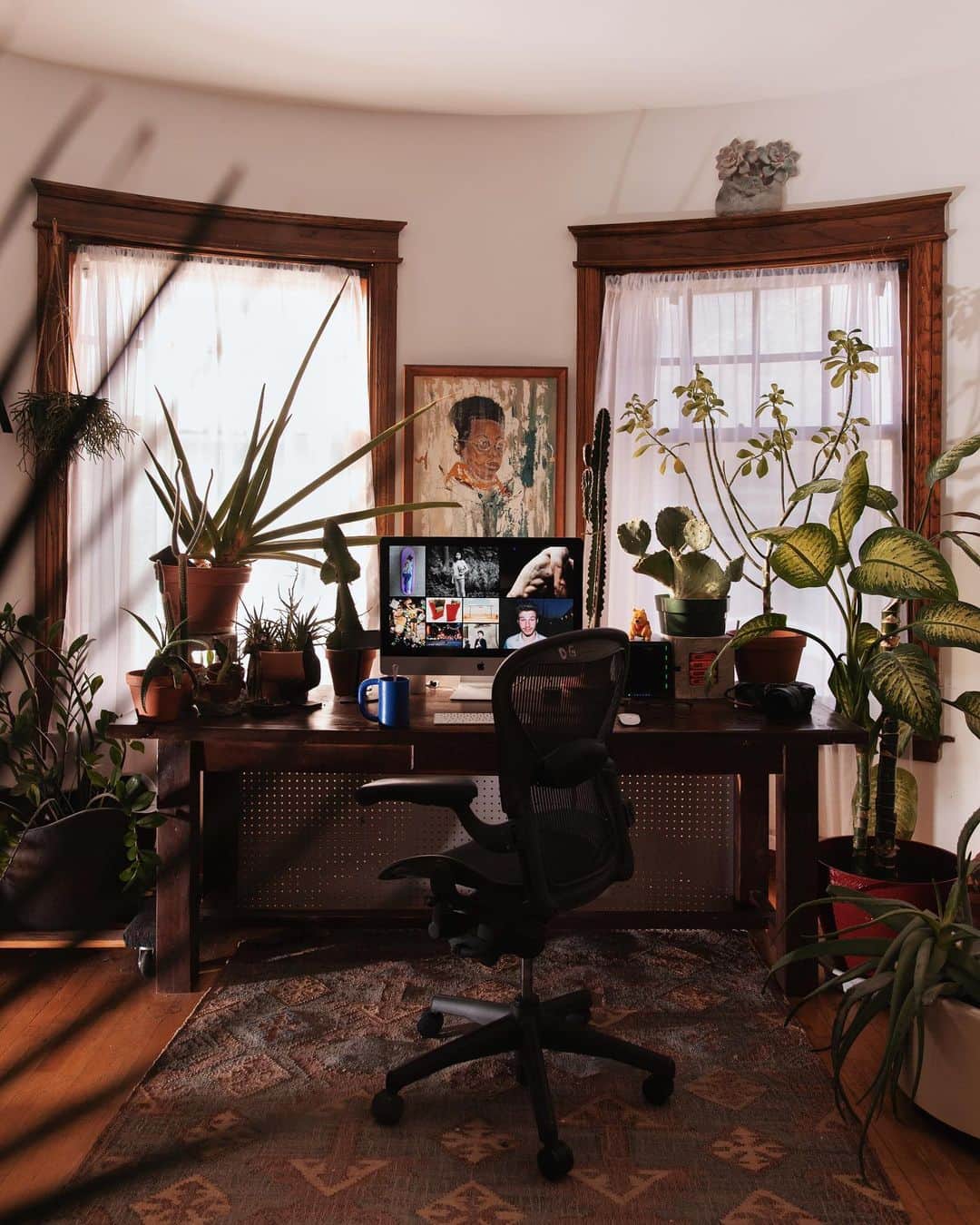 Paul Octaviousのインスタグラム：「This has been my sanctuary for the past 2 weeks.  Creating this space in my home is allowing me to think and mediate on what’s next.  Don’t feel the pressure to make anything now.  There’s a pandemic out here and it’s ok to not be ok. Take care of yourself and once the world starts to turn again, take a deep breath and go.」