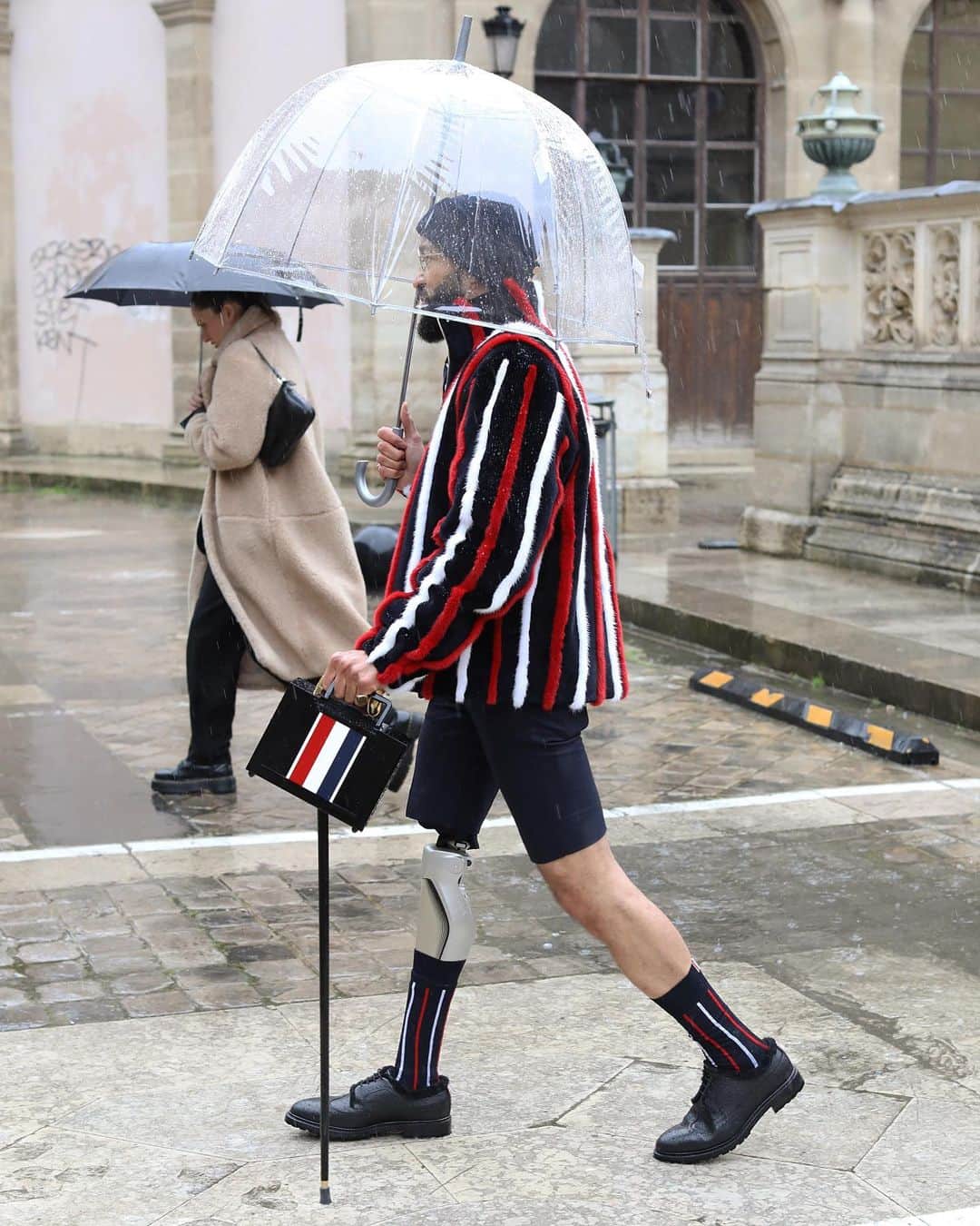 のインスタグラム：「02/03/2020. Ecole Nationale Supérieure des Beaux-Arts, Paris ☔️ . . . . #archive #streetphotography #thombrowne #streetstyle #mode #style」