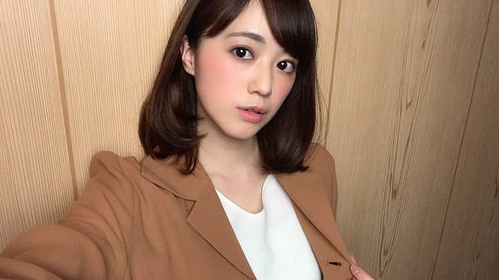 堀有里さんのインスタグラム写真 - (堀有里Instagram)「LINEBLOGにも書きましたが、 4月は、ほりゆりSNS強化月間にしたいと思います。 明日から新しいアカウントを作成する予定！ 出来たら是非フォローしてください♡ 写真は、公演中止になってしまったのですが、 #エルホス　のヴィジュアル。 原田礼子という役でした。 ちょっとサバサバ？な感じで、頼りになる、今までに演じたことのないタイプの女性でした。 作演のおぶきょさんが脚本公開をし、売上はUzumeに寄付するそうです。 是非覗いてみてください☺️ #LALLHOSTEL #舞台　#ヴィジュアル　#撮影　#役者 #芝居 #女優　#大人の女性　#スーツ女子 #ジャケットコーデ #soothing #picture #woman」3月31日 15時19分 - _horiyuri_