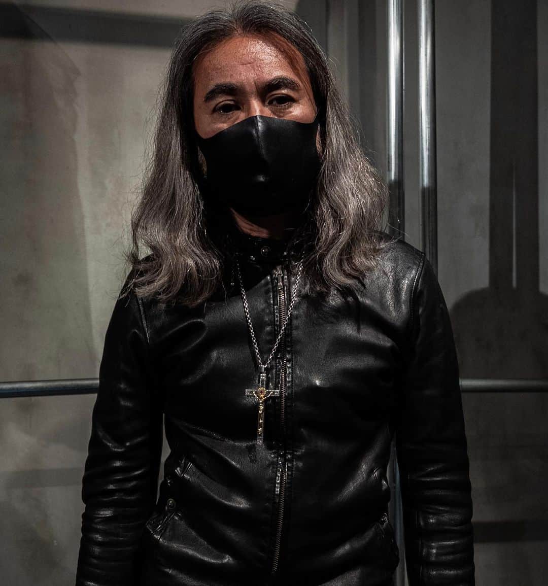 杉原勇武のインスタグラム：「ディアストレッチレザーでマスクを作りました。 #レザーマスク #leathermask」