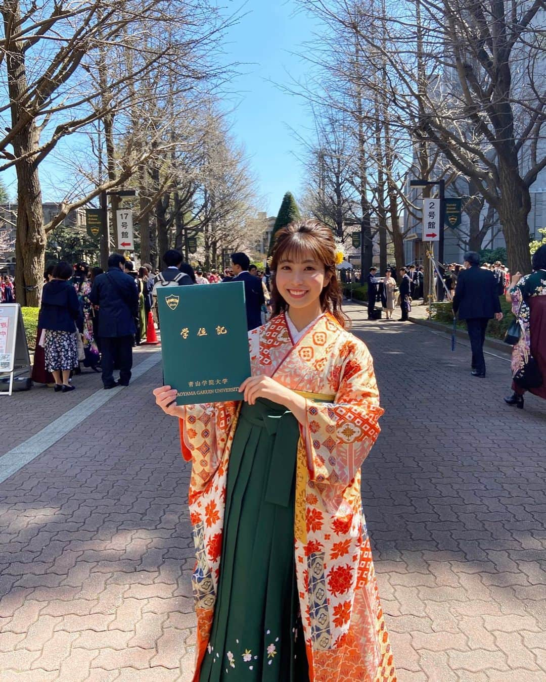 高嶋望和子のインスタグラム：「. 25日に青山学院大学文学部英米文学科を卒業しました🌸高校時代は卒業までニュージーランドの自然に囲まれて過ごしていたので、表参道の都会にある大学に進学して環境がガラリと変わりました。 . 大学2年生で事務所に所属してからは、学生ではできないような貴重な経験を沢山させて頂きました✨大学に通わせてくれどんな時も支えてくれた両親、貴重な機会と沢山のアドバイスをくださった事務所の方々、仲良くしてくれた友達に感謝してます❤︎ . 明日からは一般企業に就職します。今までの学生生活で得た物を大切にしながら、早く立派な社会人になれるよう精進します☺️応援してくださった皆様ありがとうございました！ . 高嶋望和子」