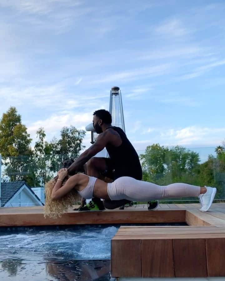 のインスタグラム：「Did we make this look easy?🦾 @jasonderulo (tik tok @ jenafrumes)」