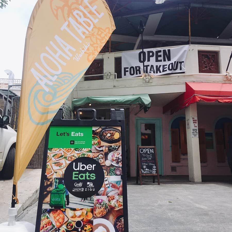 のインスタグラム：「We offer Curbside pick up is available in front of ALOHATABLE.  店舗前に駐車スペースございます。お車でもお気軽にご来店下さいませ。  Curbside 808-922-2221  Uber Eats https://www.ubereats.com/honolulu/food-delivery/aloha-table/clHftxkiSUmobG_7_9Q2hw  #takeoutzetton #togozetton #ubereats #stayhome #stayhealthy #eattakeout  #zigu #alohasteakhouse #pleaseletusknowyourrequest #ゼットンハワイ #テイクアウト承ります　#リクエストお聞かせ下さい！#hawaii #waikikirestaurant #hawaiifoodie #hawaiigourmet  #curbside #curbsidepickup」