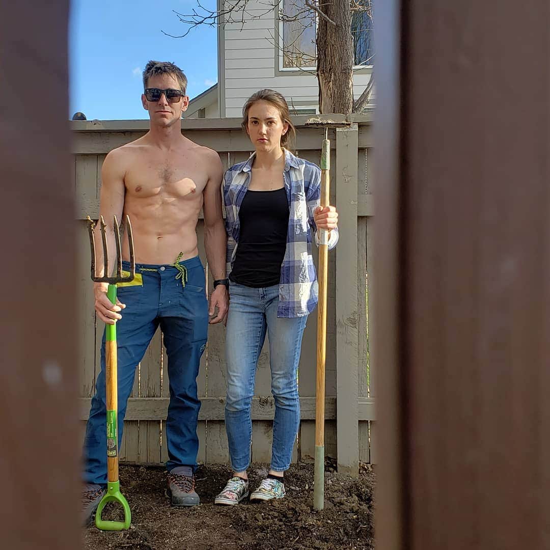 ペイジー・クラッセンのインスタグラム：「Took a brief hiatus from farming, now we're back 👨‍🌾👩‍🌾 @arjandekock」