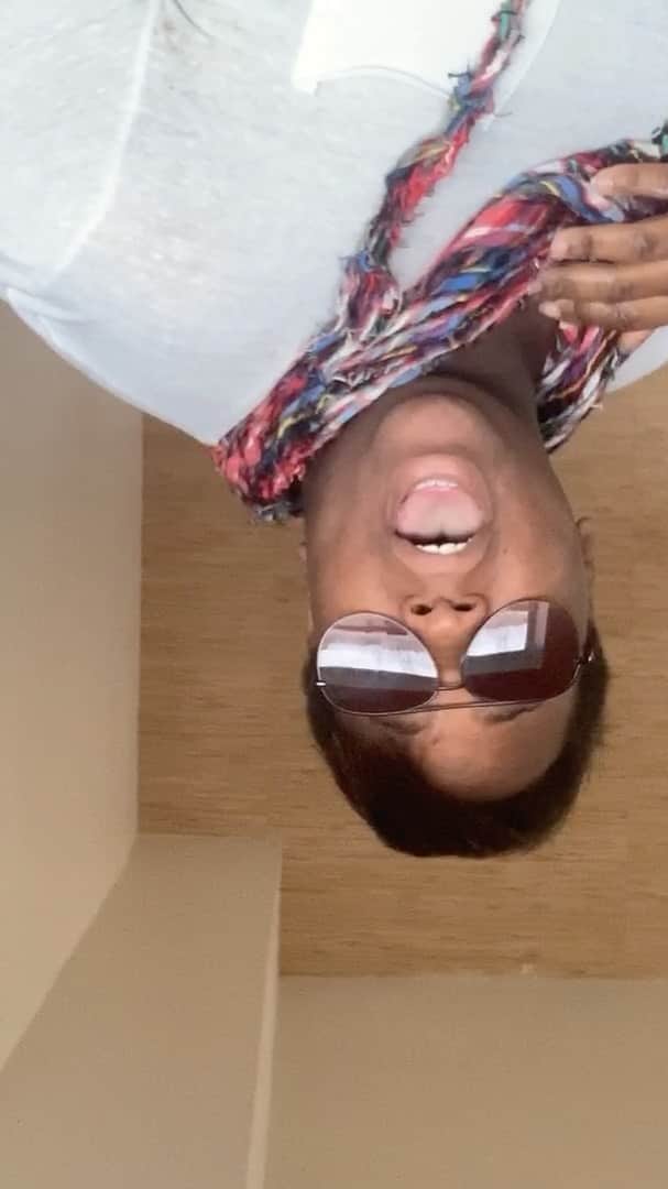 アレックス・ニューウェルのインスタグラム：「I originally did it wrong I was only suppose to record the one line but I was stir crazy and had to get some energy out!! Make sure you watch the real one on @officialbroadwayworld」