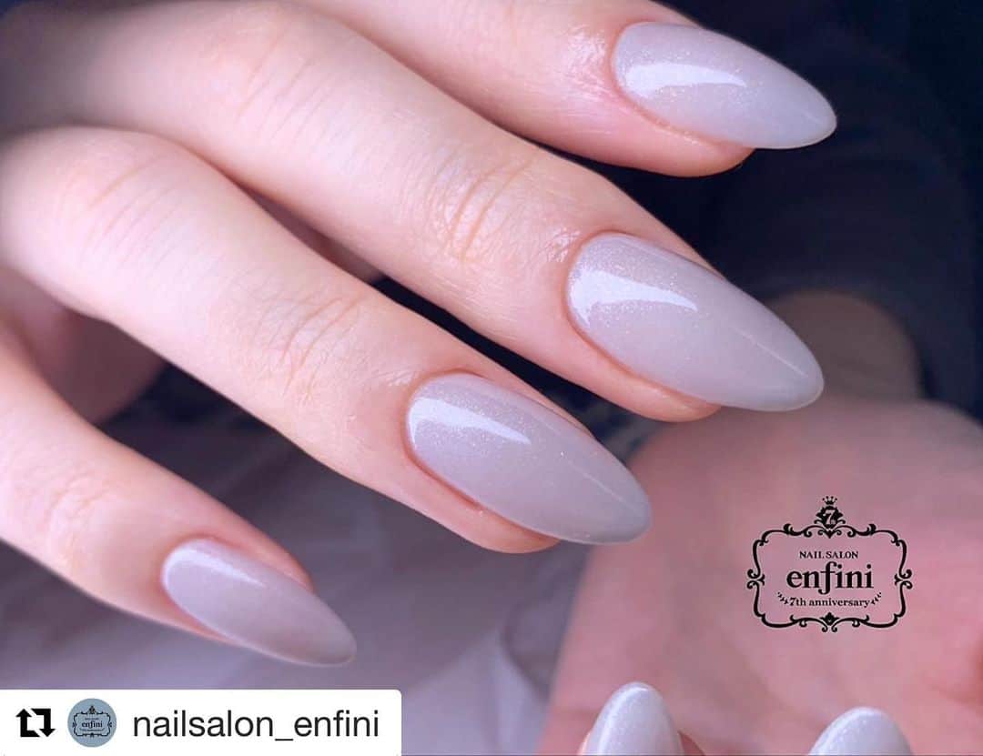 initygel_officialさんのインスタグラム写真 - (initygel_officialInstagram)「#Repost @nailsalon_enfini with @get_repost ・・・ greige* 新色リッチパールコレクション2のRP-14P/Greige 色白の方におすすめ！ ・ ・ ペキナで長さ出ししてワンカラー仕上げ。 シンプルだけど見惚れてしまう美フォルムたまらん☺︎ ・ ・  #nail#gelnail#nailart#ネイル#ネイルアート#ジェルネイル#ジェルアート#ネイルデザイン#手描きアート#ジェル#美甲#指甲#ネイルサロン#nailsalon#instanail#札幌#enfini#アンフィニ#젤네일#네일#大人ネイル#オフィスネイル#トレンドネイル#春ネイル#initygel #アイニティジェル#シンプルネイル#グレージュネイル #ペキナ」3月31日 9時48分 - initygel_official