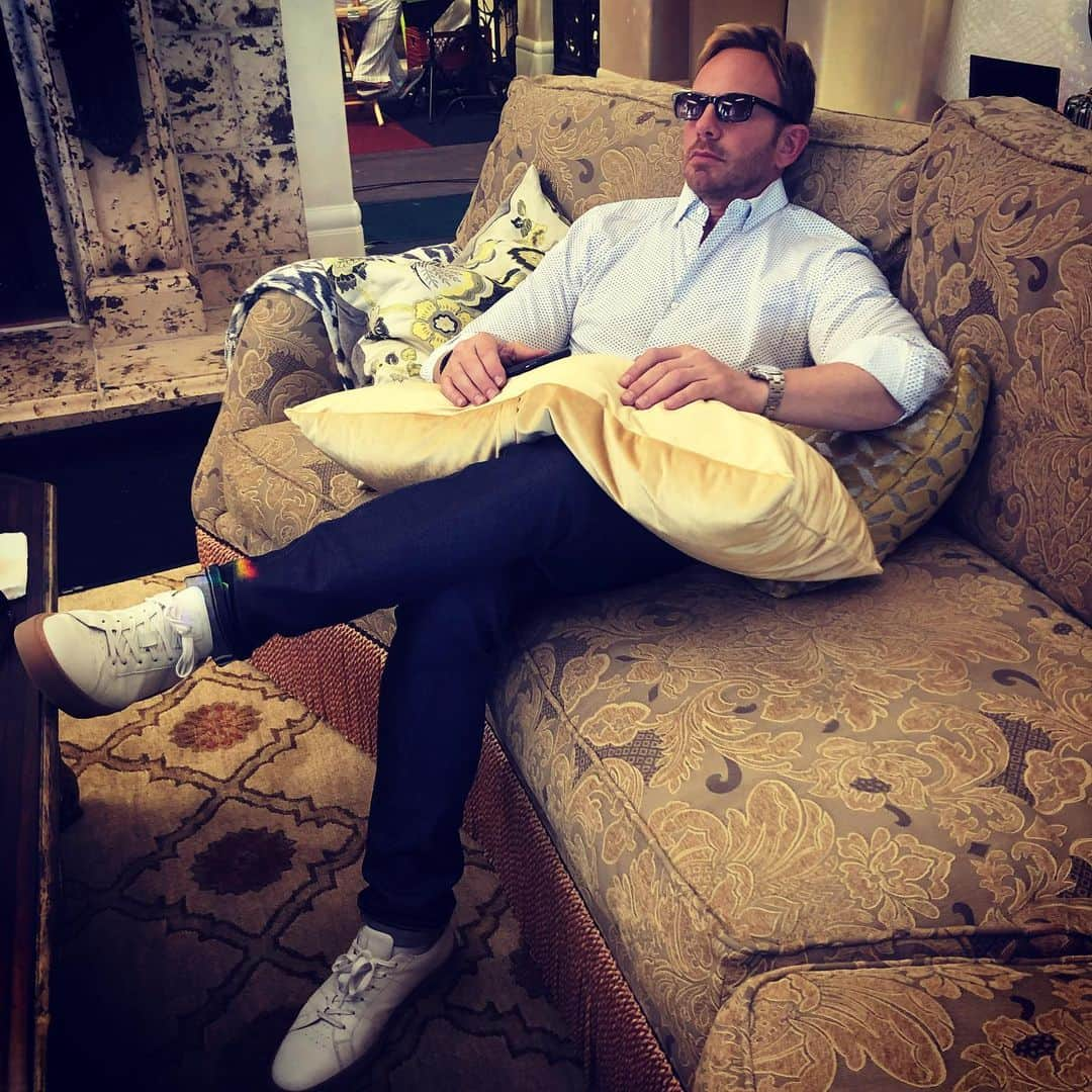 ジェニー・ガースさんのインスタグラム写真 - (ジェニー・ガースInstagram)「Happy birthday to this sexy beast  @ianziering !  This was on the set of #bh90210...you were taking a power nap, remember?! Do you remember the time you made 16 year old me go into the garage and “practice” kiss you!  Do you remember that??? I love you today just as much as i did all those years ago.  You make me cry laugh, you give the best hugs, you’re a loyal friend and wonderful father,  and so much more! We are all so blessed to know you and share this life with you. Wishing you a happy birthday surrounded by your sweet girls 🥳🥰」3月31日 9時49分 - jenniegarth