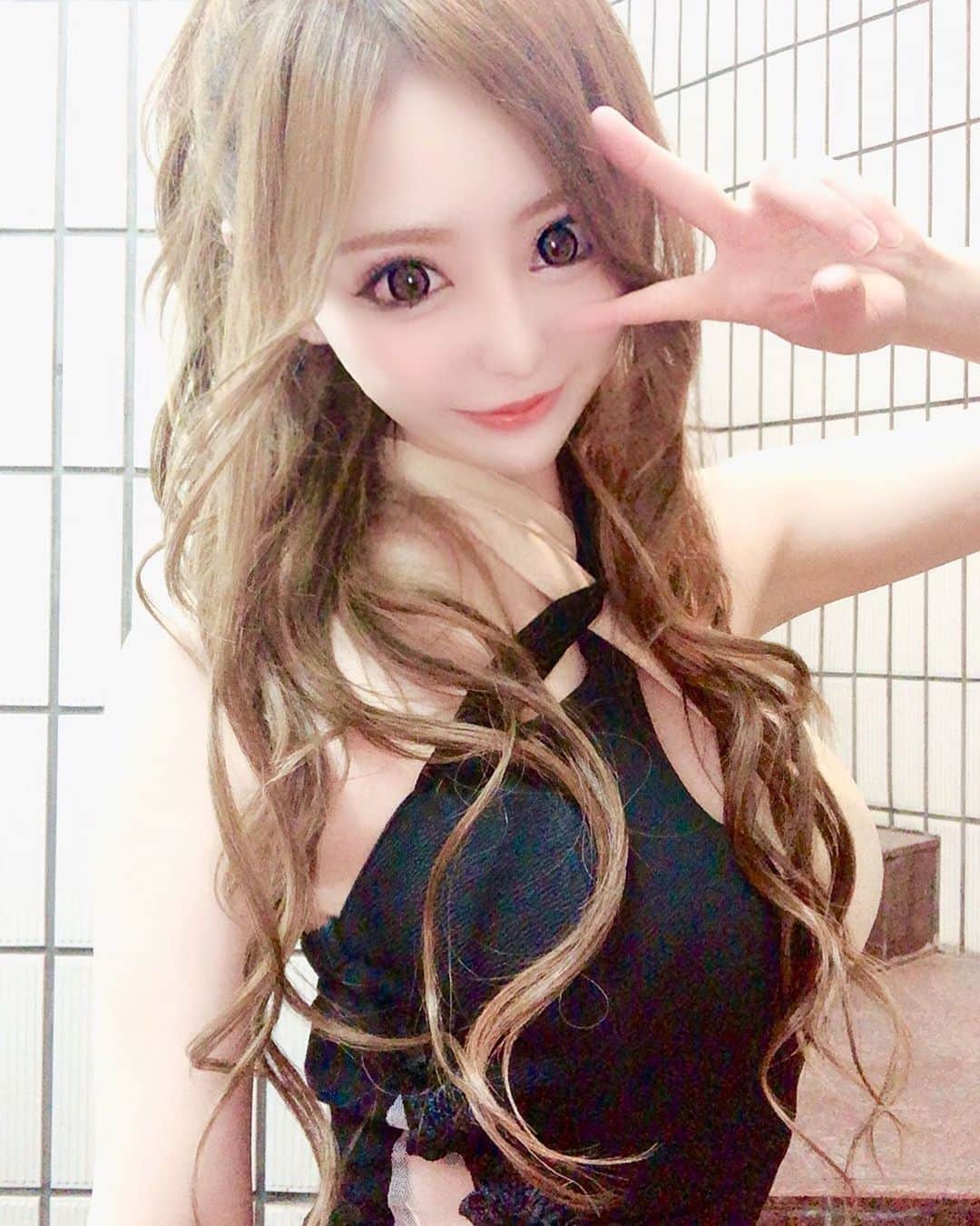 のインスタグラム：「_ _ 会えなくても記憶をたどって 同じ幸せを見たいんだ _ #tokyo #shinjuku #kabukicho #東京 #新宿 #歌舞伎町 #キャバクラ #キャバ嬢 #ヘアセット #韓国 #방탄소년단 #ARMY  #박지민 #한국 #일본 #도쿄 #세븐틴  #CARAT #호시 #원어스  #건희 #KEONHEE #TOMOON #followme #팔로우 #친구해요 #인친환영 #오오티디 #셀카」