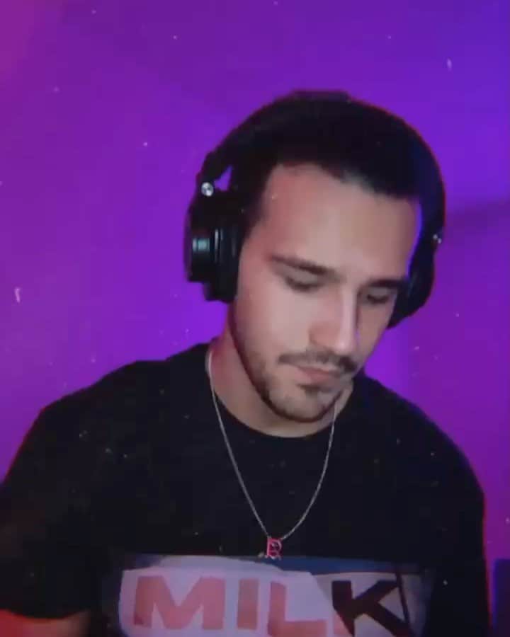 のインスタグラム：「“piece of me” day 7.. from savage to simp real quick ⭐️」