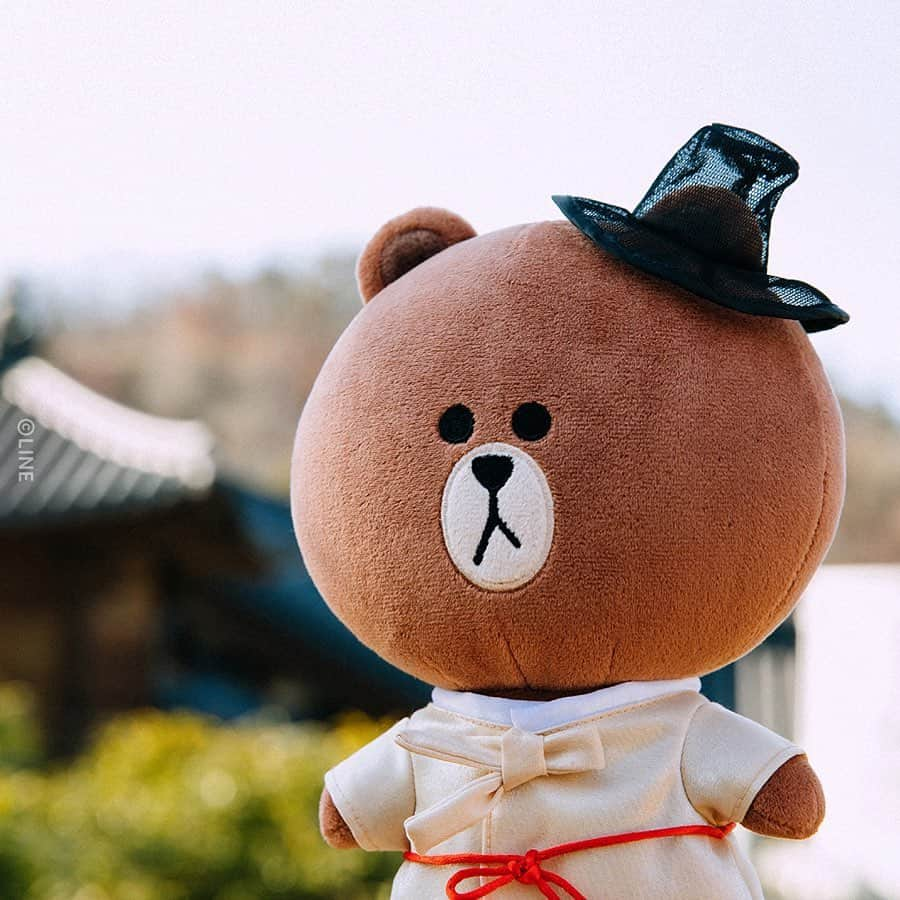 LINE FRIENDSさんのインスタグラム写真 - (LINE FRIENDSInstagram)「BROWN & FRIENDS Hanbok edition ⠀ Never knew traditional attire could be this cute. 🤔 ⠀ Check out the fine details of the fresh spring drop. Right Now at LINE FRIENDS COLLECTION ⠀ 👉 For more, check out the product tag. ⠀ #LINEFRIENDS #BROWN #CONY #SALLY #Hanbok #Edition #InternationalShipping #LINEFRIENDSCOLLECTION」3月31日 10時30分 - linefriends