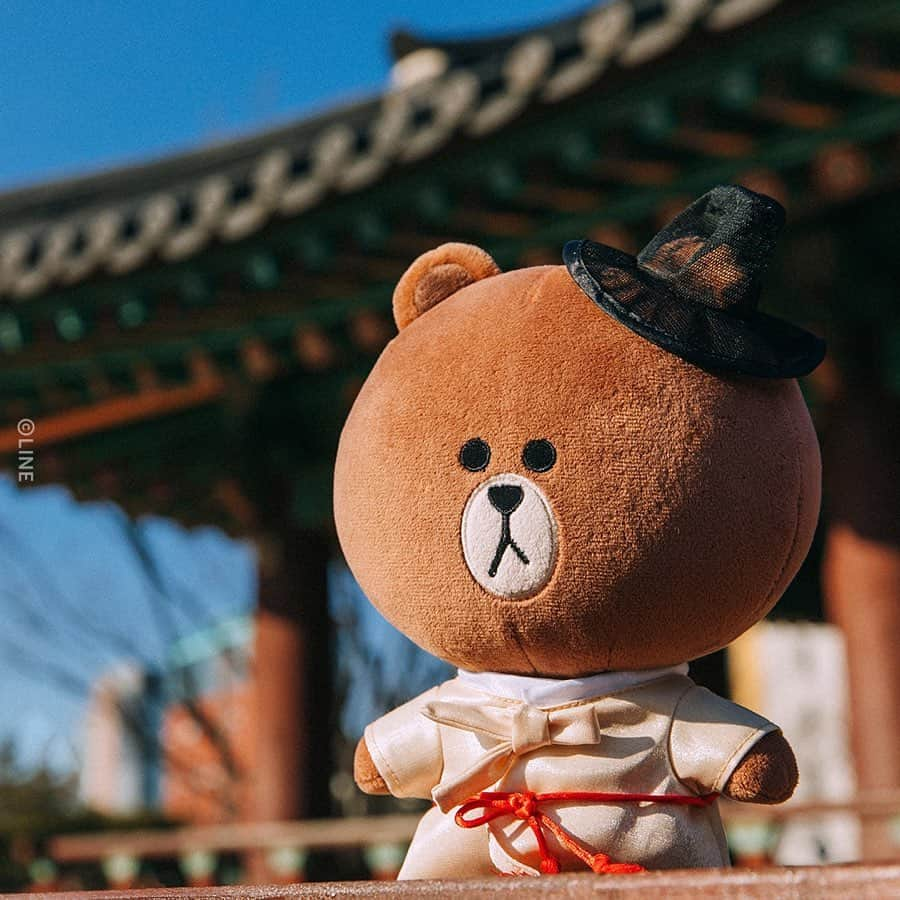 LINE FRIENDSさんのインスタグラム写真 - (LINE FRIENDSInstagram)「BROWN & FRIENDS Hanbok edition ⠀ Never knew traditional attire could be this cute. 🤔 ⠀ Check out the fine details of the fresh spring drop. Right Now at LINE FRIENDS COLLECTION ⠀ 👉 For more, check out the product tag. ⠀ #LINEFRIENDS #BROWN #CONY #SALLY #Hanbok #Edition #InternationalShipping #LINEFRIENDSCOLLECTION」3月31日 10時30分 - linefriends