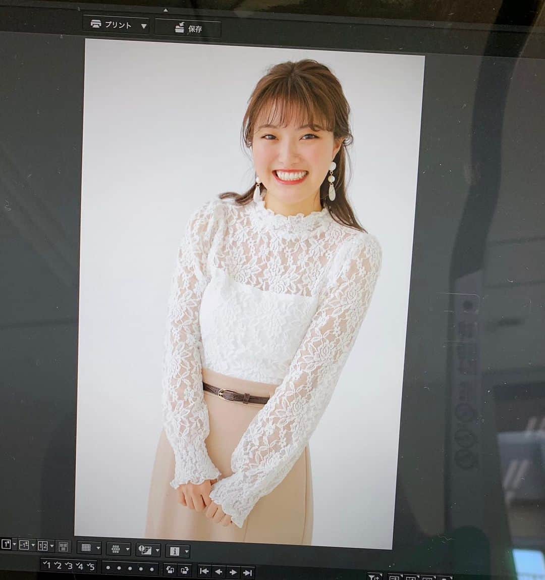 遠野愛のインスタグラム：「今発売されている5月号でRayの専属読者モデル、プリ❤︎クラを卒業しました。 昔からカメラを見るのが苦手で、写真写りが悪いと言われ続けたわたしでしたが、今ではこんなに自然に笑えるようになりました。 Rayでは職場体験をしたり、最新コスメのお試し隊をしたり、着回しコーデ撮影をしたり、、、 数えきれない貴重な経験をさせていただきました🌸 読者の皆さん、編集の皆さん、プリ❤︎クラのみんな、本当にお世話になりました！ 今月号、ぜひご覧ください😌（p165が卒業企画です）  #読モ #Ray #プリ❤︎クラ　#女子大生　#おうち時間のお供に　#ray #5月号　#ぜひよんでください」