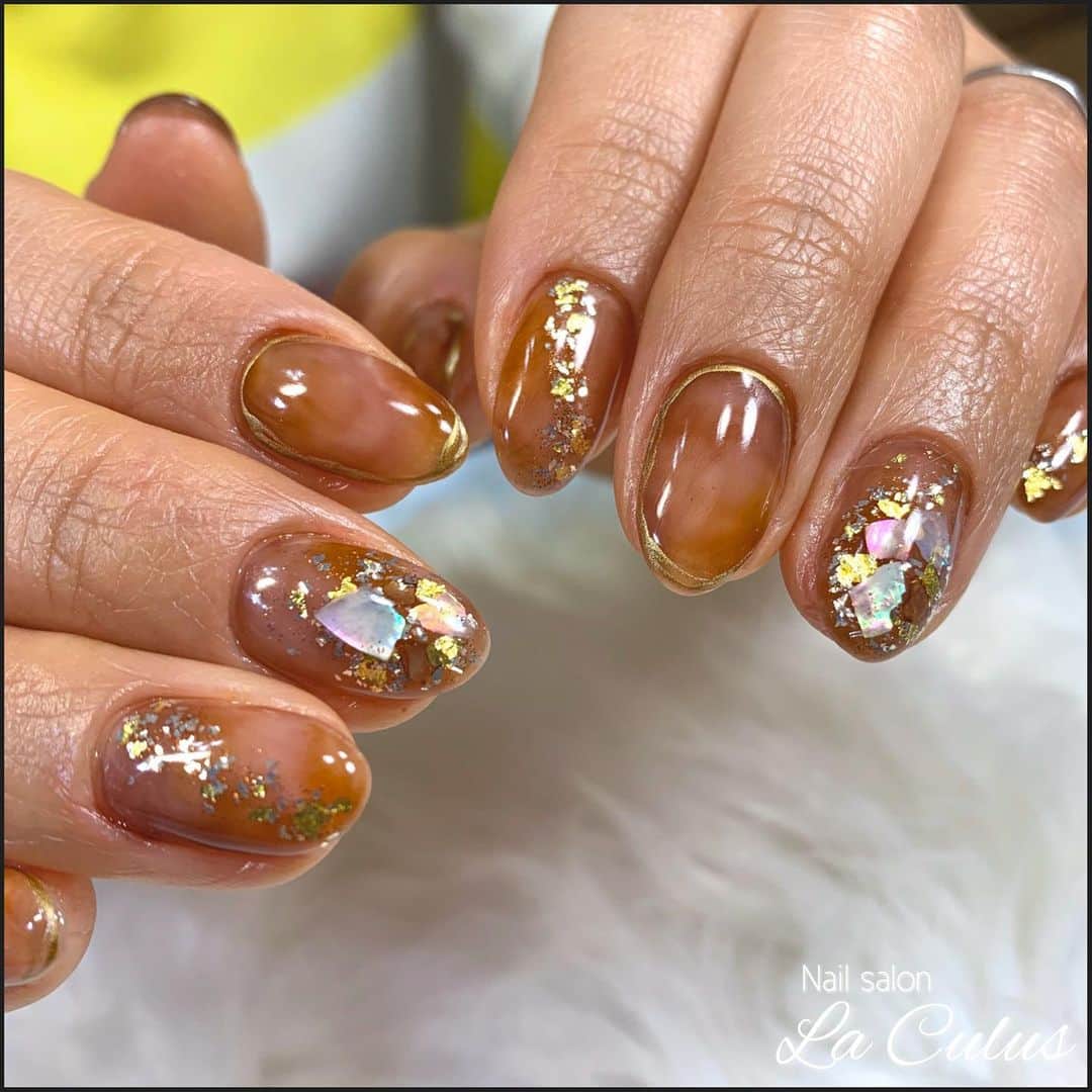 Mihoさんのインスタグラム写真 Mihoinstagram Nails 人気のブラウンニュアンス オフ込み1 5時間 丁寧ケア付き 1ヶ月以内のご来店で 500 引き キャンペーンデザインは適用外 Laculus お客様ネイル シェルネイル ラベンダーネイル 美甲