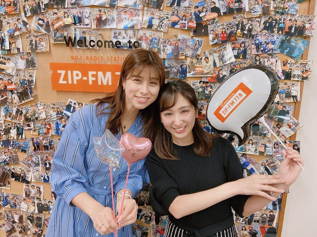 高樹リサさんのインスタグラム写真 - (高樹リサInstagram)「ZIP-FM bloomy * 最終回もありがとうございました😊✨ . 番組終わりにはハートのバルーンを持って マギーちゃんも駆けつけてくれました🏃‍♀️💕 . 橋本みのりさんから受け継いだリサマギコンビのbloomyは たくさんのzippieとの出会いがあり とても充実していました💐何よりとても楽しかった😂 . 4月からは毎週金曜日朝9:00〜の 新番組FRIDAY MUSIC PUZZLE🧩を担当します☀️ さっそく今週の3日(金)からです！ ご参加お待ちしています🌸 #zipfm #リサマギ　 #フラパズ」3月31日 17時03分 - lisalisa_takagi