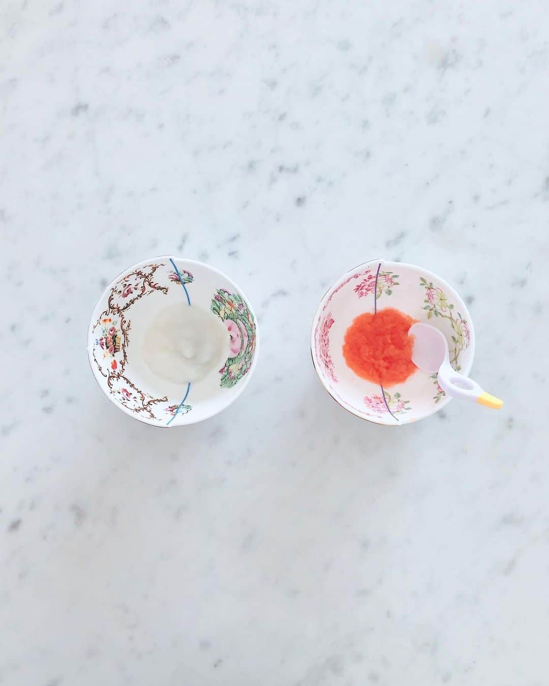 山脇道子のインスタグラム：「#BabyFood  ゆっくり始めました👩🏻‍🍳 10倍粥は苦手みたいだけど 野菜といっしょなら ようやくパクパクたべるように🥦😋🥕 #離乳食初期」
