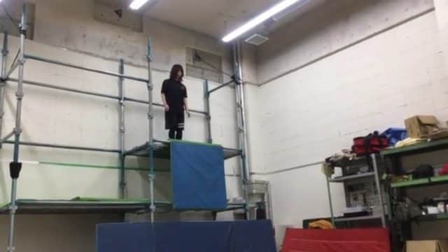 中島翔子のインスタグラム：「落っこち(失敗) #AACSTUNTSGYM  #action」