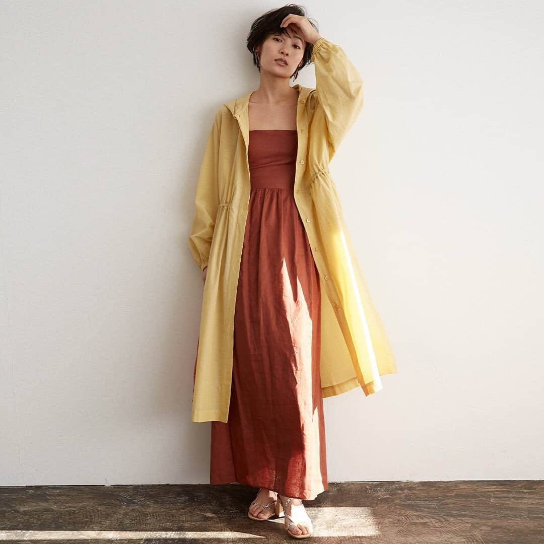 ルミネ公式のインスタグラム：「【−人気スタイリストが選ぶ−2020春のおすすめワンピース】 . 〜春カラー〜 . 今シーズンのトレンドはヴィンテージ感のあるこなれた“色褪せカラー”さらにイエローのヴィンテージライクな色味を重ねれば奥行きのあるコーディネートが完成。 . #ワンピース ¥20,900(税込) #beautyandyouth . #lumine #ルミネ https://i.lumine.jp/contents/onepiece_spring ※商品の価格や取り扱い状況は撮影時点のもので、変更になることがあります。」