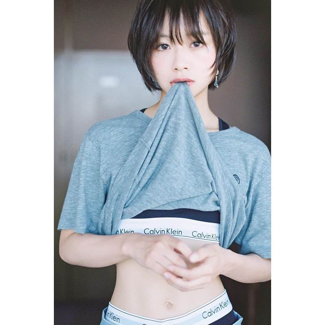 美女美容事情さんのインスタグラム写真 - (美女美容事情Instagram)「⁠《＃そうだショートにしよう。📸✨》⁠⠀ *⁠⠀ リポストを使って、素敵な写真📷✨を投稿されてる方を紹介させて頂く⠀⠀⠀⁠⠀ 【💄美女美容事情💅】のコーナーです✨⁠⠀ *⠀⠀⠀⠀⠀⠀⁠⠀ いいねやコメント、フォローして応援してね❤︎🥰🎶⁣⁠⠀ *⠀⠀⠀⠀⠀⠀⁠⠀ 今回ご紹介させて頂きますのは❤︎⁠⠀ 荒谷柚風さん< @yuzukaze11 >の素敵なお写真📸⁠⠀ *⁠⠀ ⁠顔も表情もファッションも全てがキュートで本当に憧れます💕✨可愛すぎて目が離せません‼️🥰美しいお写真を是非スワイプしてご覧下さい👀✨⠀⁠⠀ *⠀⁠⠀ 荒谷柚風さんのアカウントには他にも素晴らしい投稿が沢山ありますので是非覗いてみてくださいね💁‍♀️💙⁠⠀ *⠀⁠⠀ 荒谷柚風さん< @yuzukaze11 >⁠⠀ 素敵な投稿ありがとうございました☺️📸✨⠀⠀⠀⠀⠀⠀⠀⁠⠀ △▼△▼△▼△▼△▼△▼△▼△▼△▼⠀⠀⠀⠀⠀⠀⠀⠀⠀⠀⠀⠀⠀⠀⠀⠀⠀⠀⠀⠀⠀⠀⠀⠀⠀⠀⠀⠀⠀⠀⠀⠀⁠⠀ ❤🧡💛「美女美容事情」💚💙💜⠀⠀⠀⠀⠀⠀⠀⠀⠀⠀⠀⠀⠀⠀⁠⠀ 👇掲載ご希望の方は👇⠀⠀⠀⠀⠀⠀⠀⠀⠀⠀⠀⠀⠀⠀⠀⁠⠀ @b_b_j.jタグ付けと🖤 # ビジョビ⠀🖤タグ付けお願いします✨⠀⠀⠀⠀⠀⠀⠀⠀⠀⠀⠀⠀⠀⠀⠀⁠⠀ ――――――――――――――――⠀⠀⠀⠀⠀⠀⠀⠀⠀⠀⠀⠀⠀⠀⁠⠀ ～姉妹アカウントのご紹介～⠀⠀⠀⠀⠀⠀⠀⠀⠀⠀⠀⠀⠀⠀⠀⠀⠀⠀⠀⠀⠀⠀⠀⠀⠀⠀⁠⠀ ◇美容情報を紹介している«美女美容事情～Beauty～»⠀⠀⠀⠀⠀⠀⠀⠀⠀⠀⠀⠀⠀⠀⠀⠀⠀⠀⠀⠀⠀⠀⠀⠀⠀⁠⠀ ( @b_b_j.j_b )⠀⠀⠀⠀⠀⠀⠀⠀⠀⠀⠀⠀⠀⠀⠀⠀⠀⠀⠀⠀⠀⠀⠀⠀⠀⠀⁠⠀ ◇美しい旅スポット紹介をしている«美 spot»⠀⠀⠀⠀⠀⠀⠀⠀⠀⠀⠀⠀⠀⠀⠀⠀⠀⠀⠀⠀⠀⠀⠀⠀⁠⠀ ( @b__spo )⠀⁠⠀ ⠀⠀⠀⠀⠀⠀⠀⠀⠀⠀⠀⠀⠀⠀⠀⠀⠀⠀⠀⠀⁠⠀ よかったらこちらも覗いてみてね✨⁠⠀ ――――――――――――――――⠀⠀⁠⠀ #アンニュイ ⠀⁠⠀ #サロモ #モデル ⠀⁠⠀ #スタイリッシュ #チェック ⠀⁠⠀ #きょコ #いつコ ⠀⁠⠀ #ファッション #お洒落⁠⠀ #ショートカット #メイク ⠀⁠⠀ #カラコン #カラコンレポ ⠀⁠⠀ #リップ #リップ💄 ⠀⁠⠀ #美意識 #大人女子 ⠀⁠⠀ #女子力 #女子力up」3月31日 12時07分 - b_b_j.j