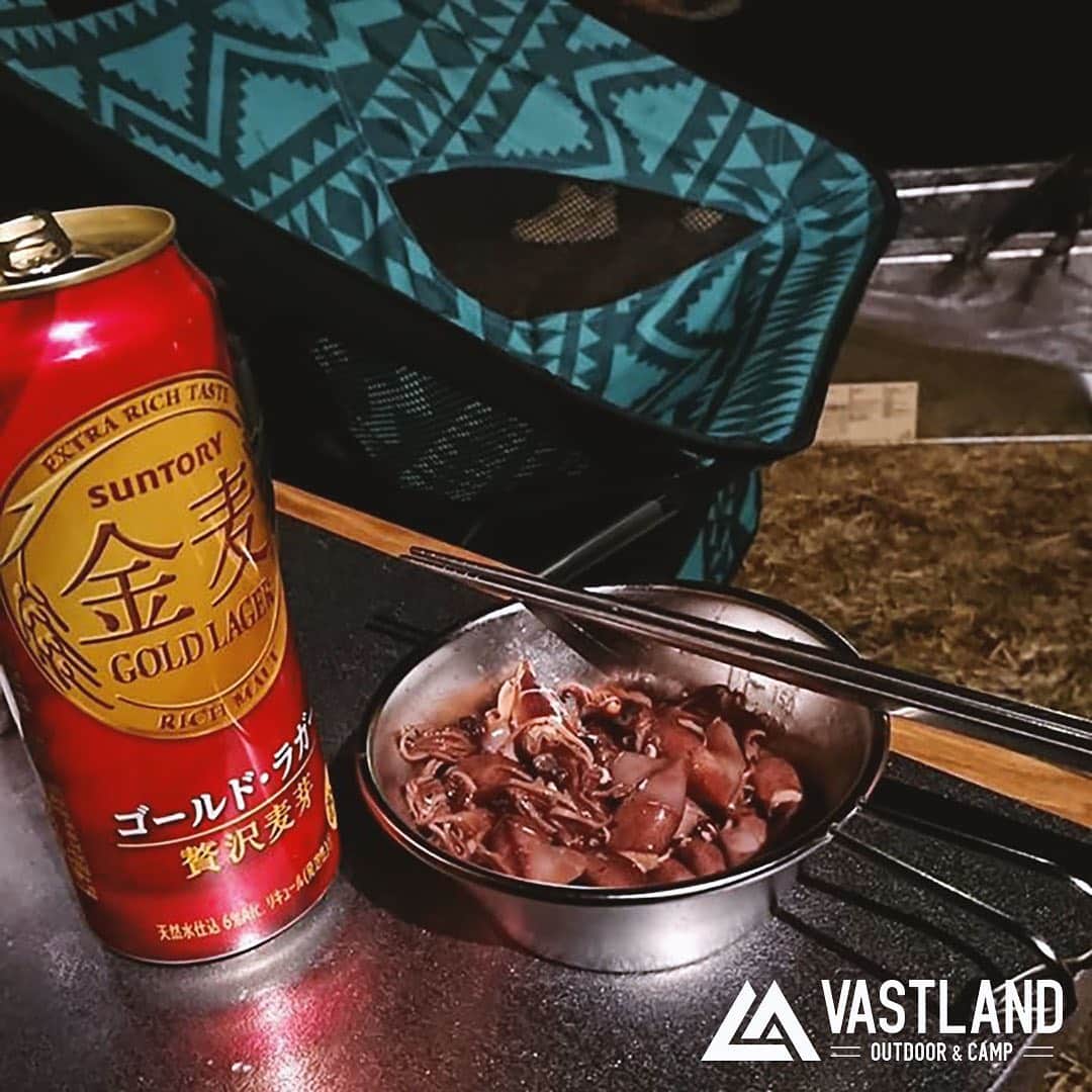 VASTLANDさんのインスタグラム写真 - (VASTLANDInstagram)「【VASTLAND×REPOST】 . .. 快適リビングに焚き火システム⛺️🍖✨ . 見てるだけでワクワクしますねー😊 . .. Photo by  @ryu_miya_bi 様 投稿ありがとうございます！ . .. VASTLAND公式アカウントでのリポスト希望の方は【#VASTLANDリポート】を付けてVASTLAND製品をご投稿ください！ . .. ・掲載ギア・ #アウトドアチェア . .. ▲▽掲載ギアはプロフィールのリンク（ @vastland.jp )もしくは、画像をタップしてチェック！▽▲ . .. ※コメントやDMに返信できない場合がございますので、製品やサポートに関するお問い合わせは、弊社問い合わせフォームからよろしくお願いします。 . .. #VASTLAND #ヴァストランド #キャンプ #ローチェア #折りたたみ椅子 #ホールディングチェア #camp #camping #キャンプギア #キャンプ道具 #キャンプ用品 #ソロキャンプ #デイキャンプ #ファミリーキャンプ #ファミキャン #グルキャン #ソロキャン #オートキャンプ #キャンプ女子 #キャンプ初心者 #キャンパー #camper #キャンプ好き #アウトドア #outdoor #outdoors #アウトドア用品 #アウトドアギア」3月31日 12時20分 - vastland.jp
