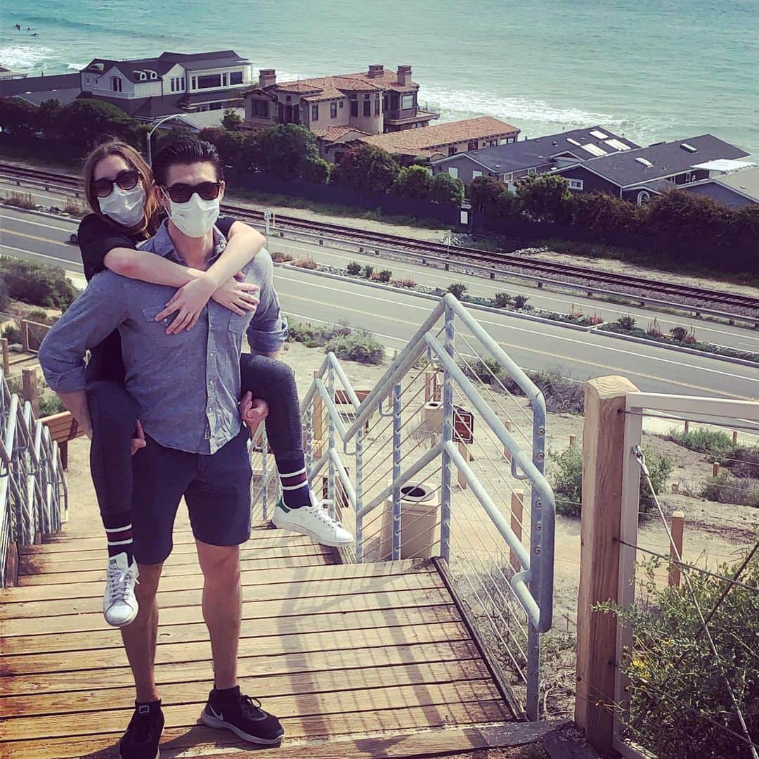 アレックス・ブノワさんのインスタグラム写真 - (アレックス・ブノワInstagram)「Quarantine update: Made it to San Clemente, did a bunch of stairs, social distancing with the parents, wore masks」3月31日 12時45分 - alexbenoit95