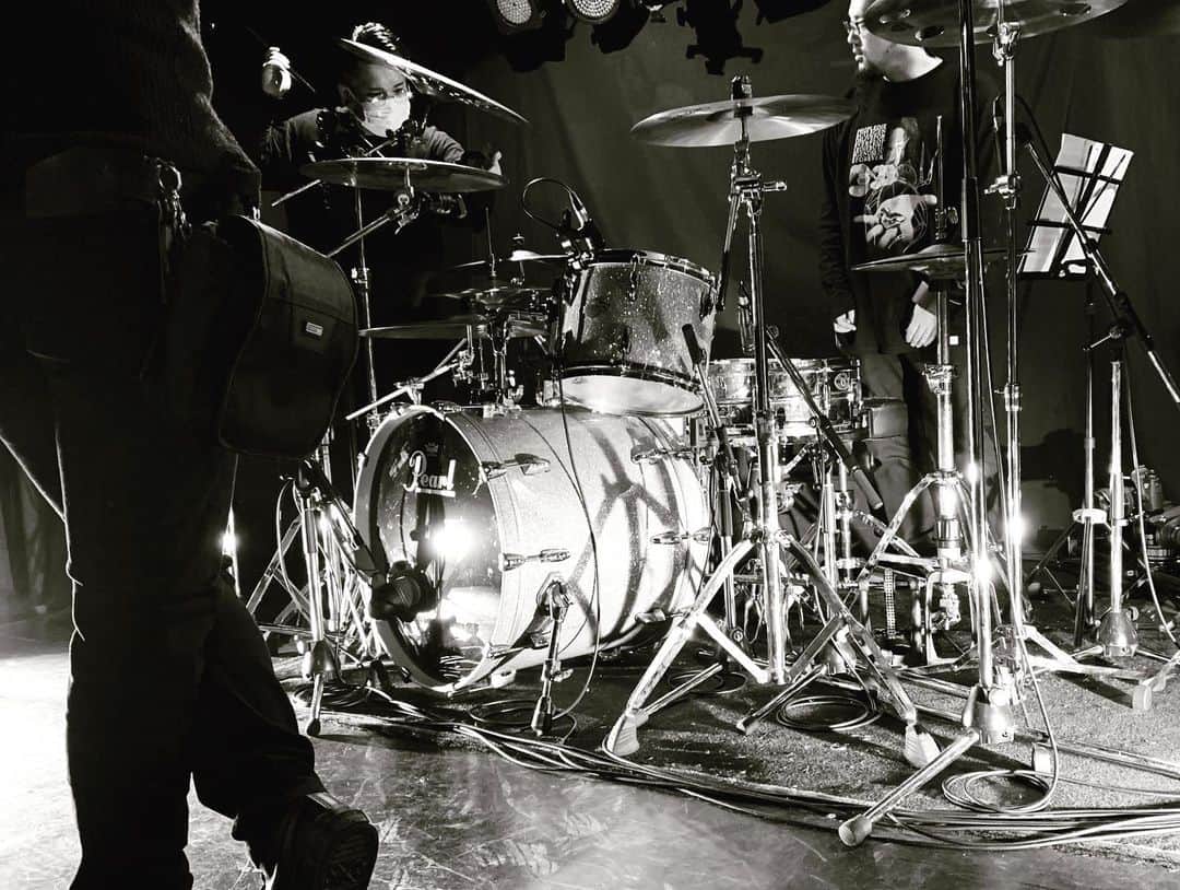 GOさんのインスタグラム写真 - (GOInstagram)「撮影  #jointcalledsnakepit #drums #drummer #pearldrums #youtube #コロナ #怒 #sads」3月31日 14時00分 - go_sads