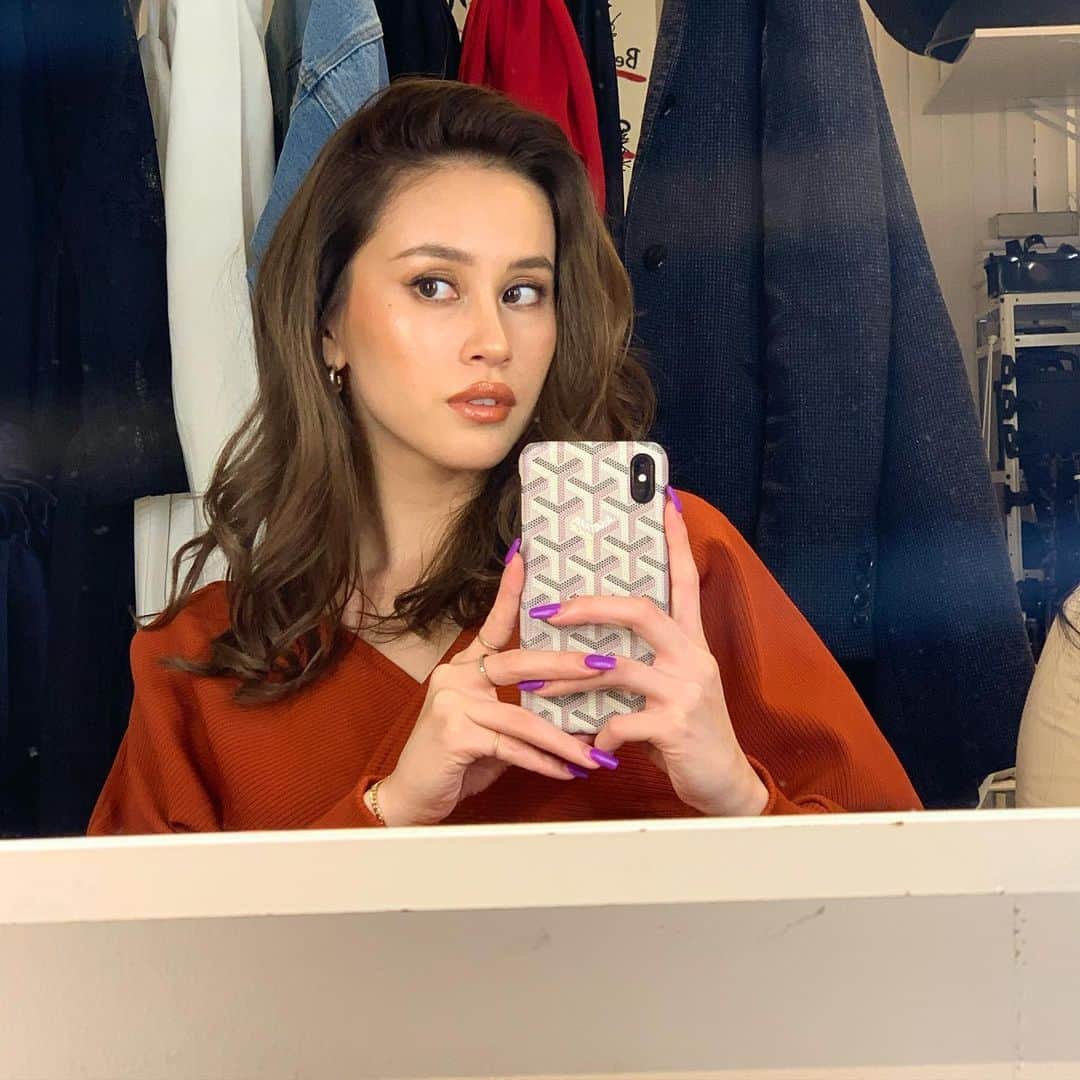 安田唯のインスタグラム：「@nnkmakeup  遠目でも素敵なの伝わる？ その人に合ったいい所を引き出すのが上手なの。 大切な時はななこにメイクをこれからも頼みたい✨」