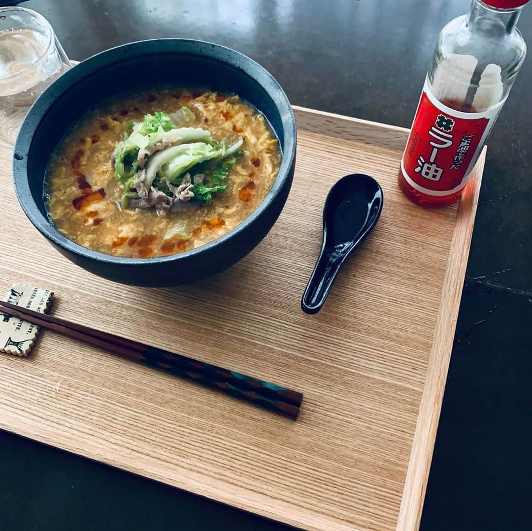 大草直子さんのインスタグラム写真 - (大草直子Instagram)「今日は色々調整して、自宅作業にできました。酸辣湯麺を食べたよ。銀行行ったり、最低限の夕飯の買い物だけして、できるだけ動かないように。みなさま、心穏やかな午後になりますように。 @amarc_official  #４月にワンピース #先日完売した @upperhights のコラボデニム #をAMARCのオンラインストアで #販売します #２枚目は４月６日発売予定の #ワンピース #みんなで力を合わせて #stay healthy」3月31日 14時09分 - naokookusa