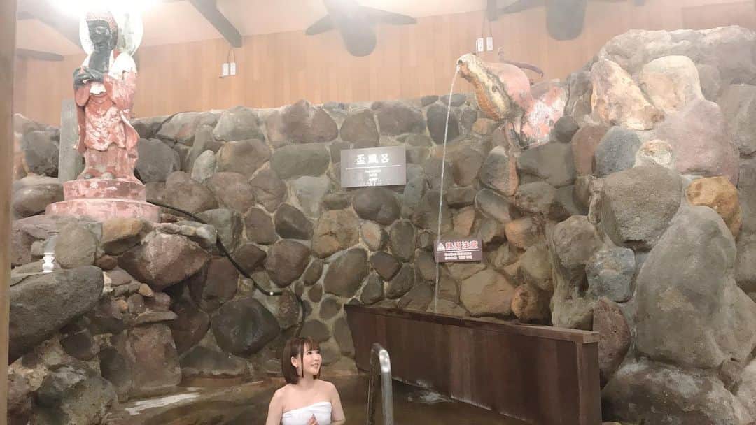 温泉はずきさんのインスタグラム写真 - (温泉はずきInstagram)「ひょうたん温泉　0110 #ミシュラン三ツ星 を獲得している珍しい温泉施設さんです！ こっちに近づくにつれて強くなる打たせ湯  こちらのホームページもよろしくお願いします！ http://onsen-hazuki.jp/onsen-report/  YouTubeもやってます。 湯めぐり女子ちゃんねる　で検索！  #onsenhotpools #asmr #thermalbad  #混浴 #温泉 #入浴 #裸  #お風呂 #onsen #温泉アイドル #温泉タレント #温泉女子  #溫泉 #hotsprings #온천 #混浴温泉 #bath #bathroom  #onsen♨️ #portrait #bad #spa #japanesegirls #温泉旅館 #あるある #bathtime #bath  #温泉モデル  #風呂」3月31日 14時33分 - yumegurionsen