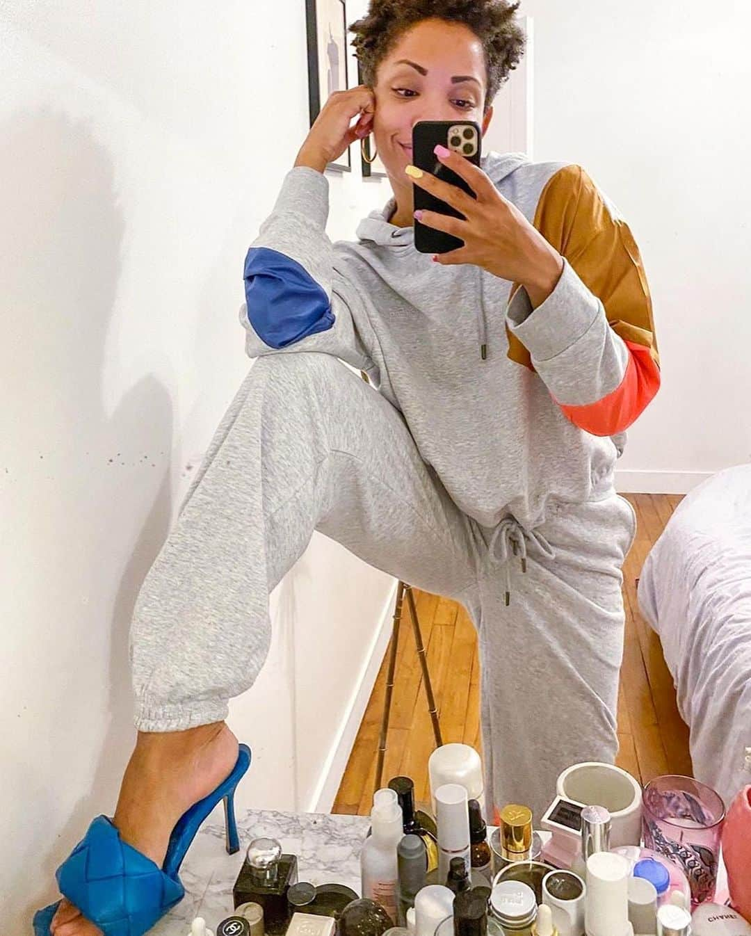 WHO WHAT WEARさんのインスタグラム写真 - (WHO WHAT WEARInstagram)「Don't lose all excitement towards your closet. From joggers to knit sets, tap our link for the chillest at-home outfit trends you'll actually want to wear right now. photos: @claire_most, @cassdimicco, @ali_tate_cutler, @slipintostyle, @alyssainthecity」4月1日 2時11分 - whowhatwear