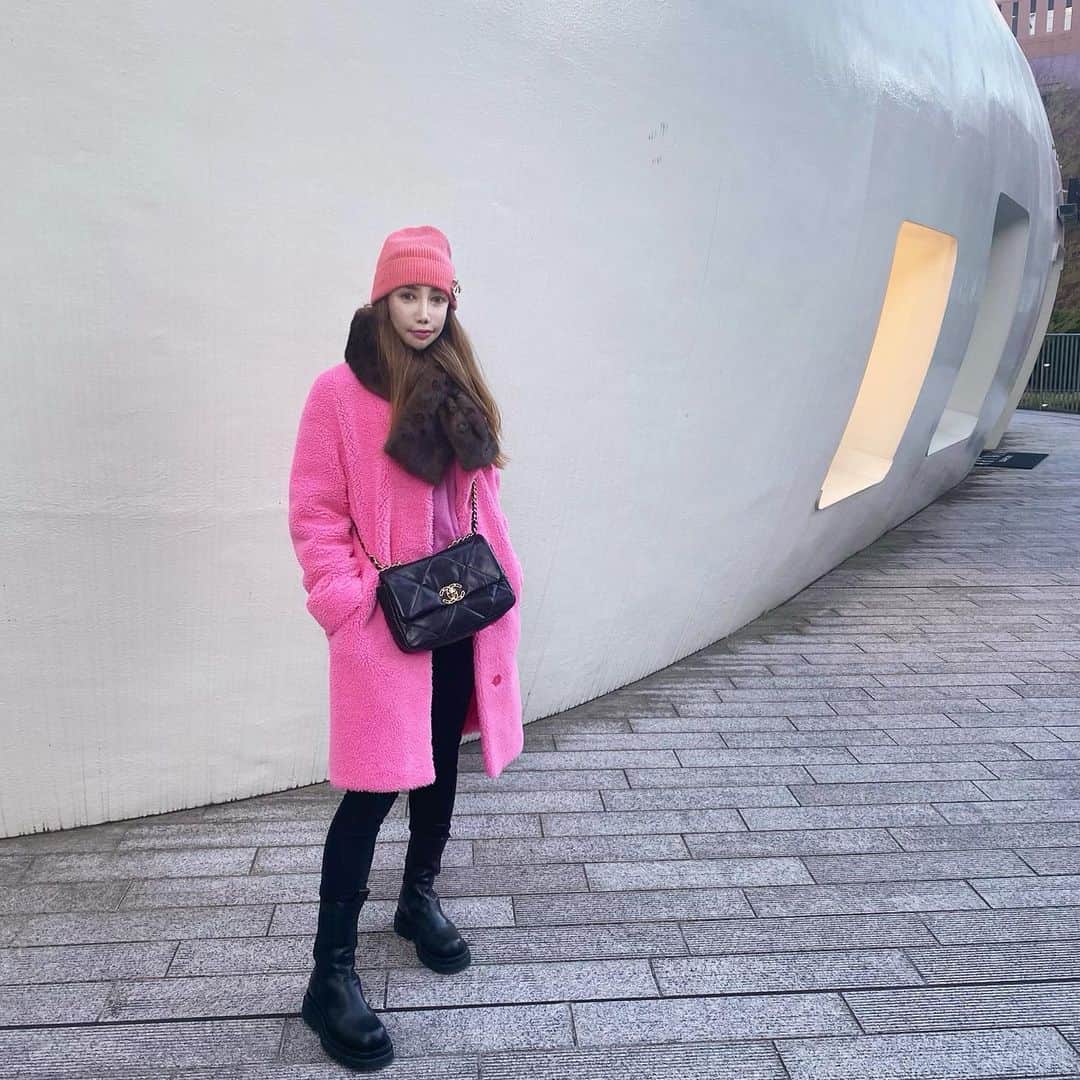 fashion dog loverさんのインスタグラム写真 - (fashion dog loverInstagram)「I'm wearing a coat today because it's cold.❄️Pink coat🌸  #fashion #fashiongram #fashionblogger #fashionphotography #ootd #outfit #isabelmarant #standstudio #saintlaurent #chanel#bottegaveneta #louisvuitton  #ファッション#コーディネート #コーデ #イザベルマラン#シャネル#ボッテガヴェネタ #ルイヴィトン #ヴィトン #サンローラン」4月1日 0時46分 - chihuahuanyan