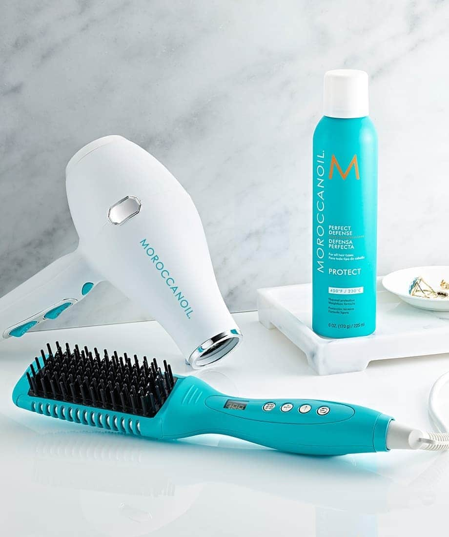 Moroccanoilさんのインスタグラム写真 - (MoroccanoilInstagram)「Let’s talk DAMAGE CONTROL—and how this lineup ⬆️ helps make it happen. ⠀⠀⠀⠀⠀⠀⠀⠀⠀ ⭐️ Smart Styling Infrared Hair Dryer: Uses far infrared heat to gently heat the hear from inside out, limiting thermal damage ⠀⠀⠀⠀⠀⠀⠀⠀⠀ ⭐️ Smooth Style Ceramic Heated Brush: Features ceramic cool tip bristles to reduce heat contact ⠀⠀⠀⠀⠀⠀⠀⠀⠀ ⭐️ Perfect Defense: Works on wet or dry hair (read: use with either of the above tools) to provide heat protection up to 450⁰F」4月1日 0時55分 - moroccanoil