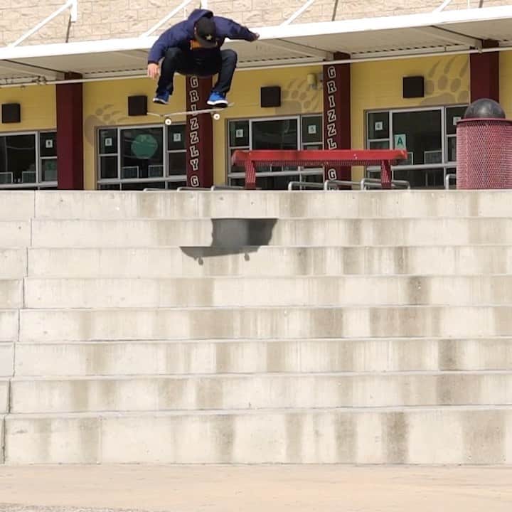 スラッシャーのインスタグラム：「👉🏽 @chrisjoslin_ x @etniesskateboarding 🔨 Congrats on the new shoe!  Full part playing on ThrasherMagazine.com 📡」