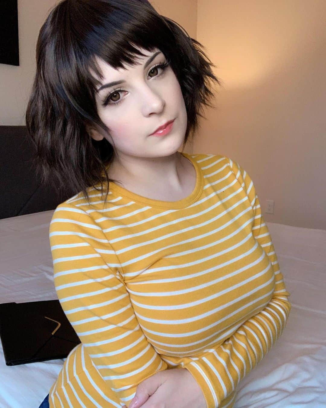 Tessaさんのインスタグラム写真 - (TessaInstagram)「One more bunch of Kawakami for now! 💛The response this cosplay has gotten has honestly warmed my heart so much. I appreciate it more than I can say!🥺💕 I’ve got some cute looks planned with some sponsored items coming up, but also have some leftover sweater dress and Murasaki photos to post too.」4月1日 1時59分 - hiso.neko