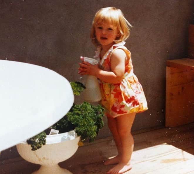 Estée Lalondeのインスタグラム：「I’m so out of things to Instagram I’ve gone wayyy back into the archives for this one 🌱🌞💕」