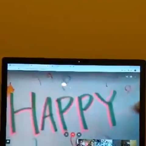 ベアトリサ・リャンのインスタグラム：「When you have to celebrate your birthday in quarantine but you have the best friends 🥰😍❤️ #dngrnoodz🐍 #quarantinelife #digitalbirthday #bestfriends #grateful #FRIENDS #bffs #chachacha #love #celebrate」