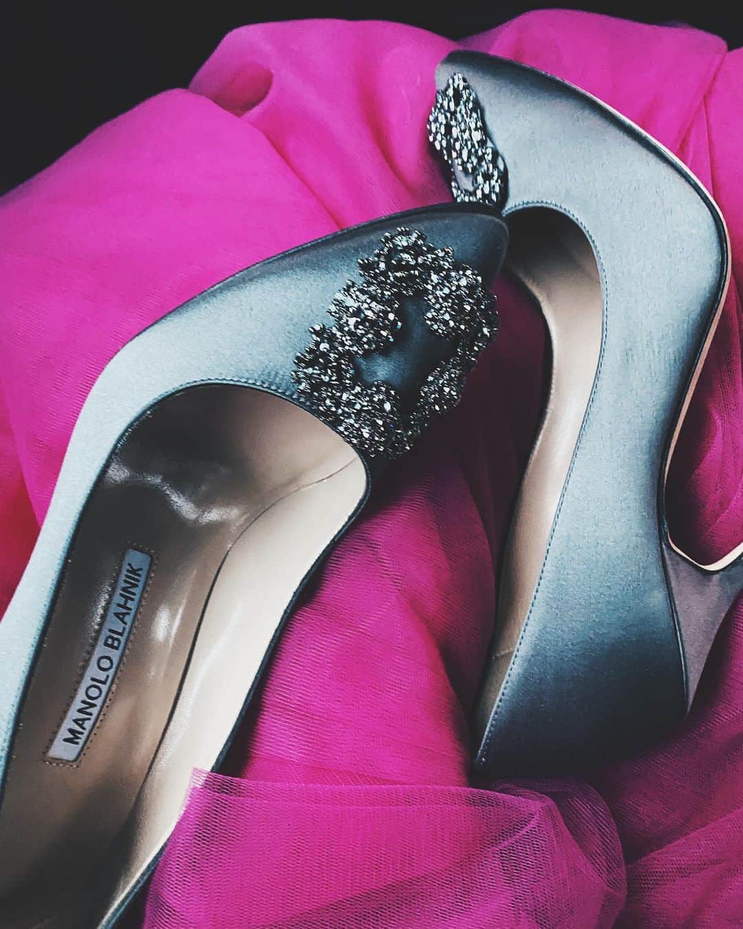 山口愛実のインスタグラム：「My Birthday Shoes  #manoloblahnik」