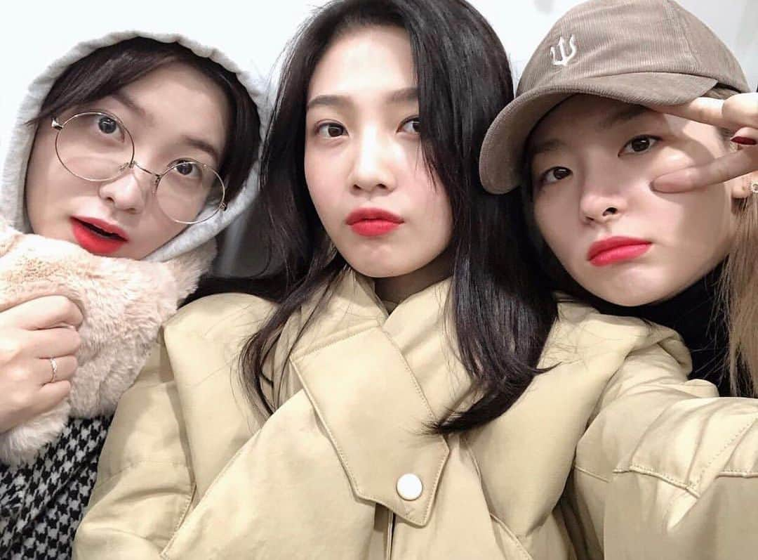 ジョイ（ファンアカウント）のインスタグラム：「favorite online class so far if you have one? 😂 _‬ ‪#REDVELVETJOY#PARKJOY#JOYREDVELVET#JOYPARK#조이#SOOYOUNG#레드벨벳#psycho #REDVELVET#PARKSOOYOUNG#JOY‬ ‪© owner」