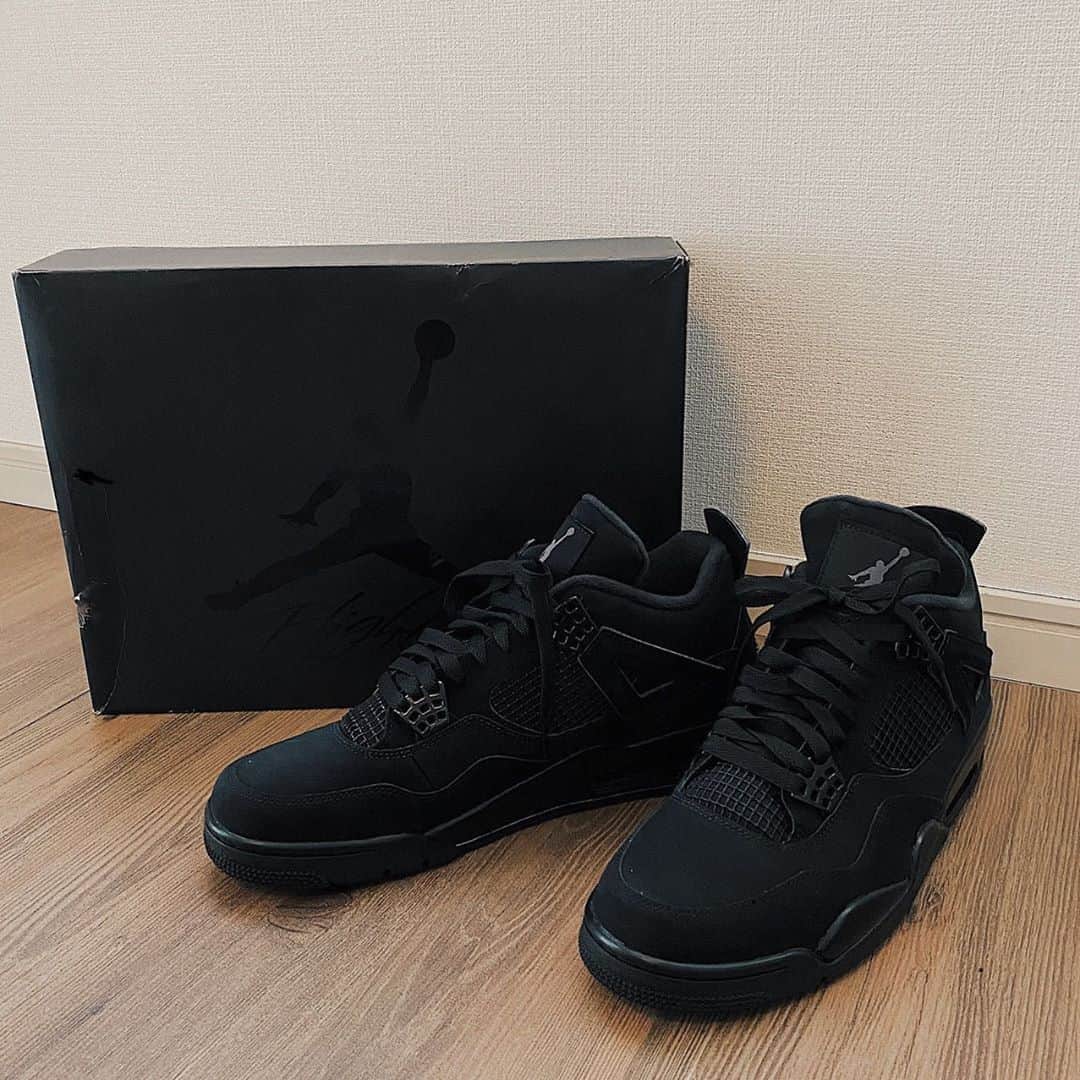 のインスタグラム：「NIKE AIR JORDAN 4 RETRO  Black Cat 😏🔥 #nike #airjordan4 #2016 #blackcat #thankyou #instagood」
