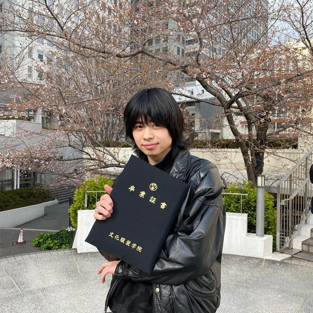 土屋磨周さんのインスタグラム写真 - (土屋磨周Instagram)「学生生活終了👨‍🎓 無事卒業しました🙂」3月31日 19時01分 - matthew1.0.2.1