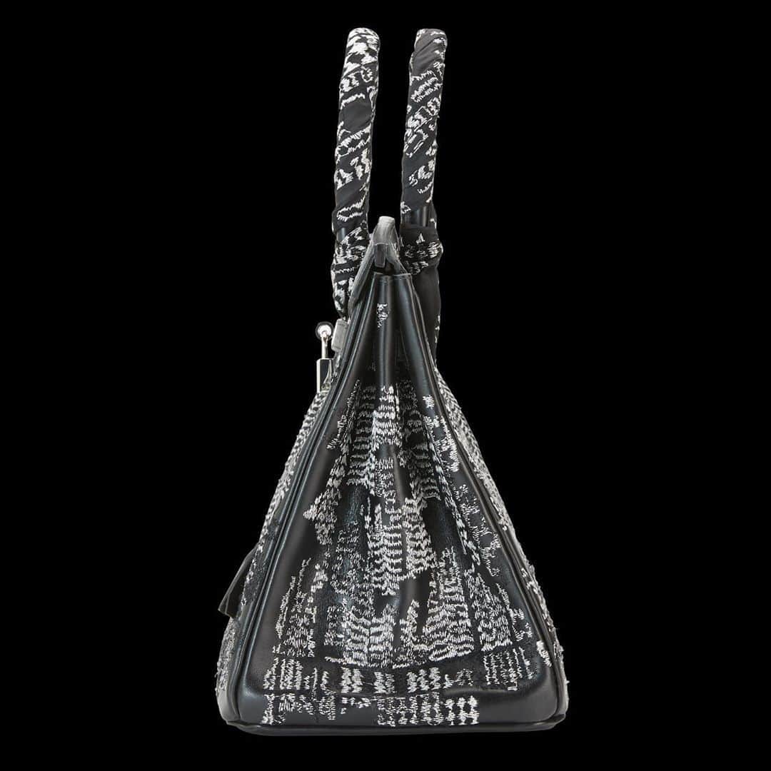 ジェイアーさんのインスタグラム写真 - (ジェイアーInstagram)「The Vintage Iconic Hermes Bag X Jay Ahr Collection  Black Birkin “Keffiyeh”  Provenance  Riyadh, Saudi Arabia - 2007  #hermes #jayahr #jonathanriss #kelly #birkin #birkin35 #constance #hermes #embroidery #sustainable #Art #iconsxjayahr #twilly #AHR #everyhumanisanartist #saudiarabia #Riyadh #keffiyeh」3月31日 19時03分 - _jay_ahr_