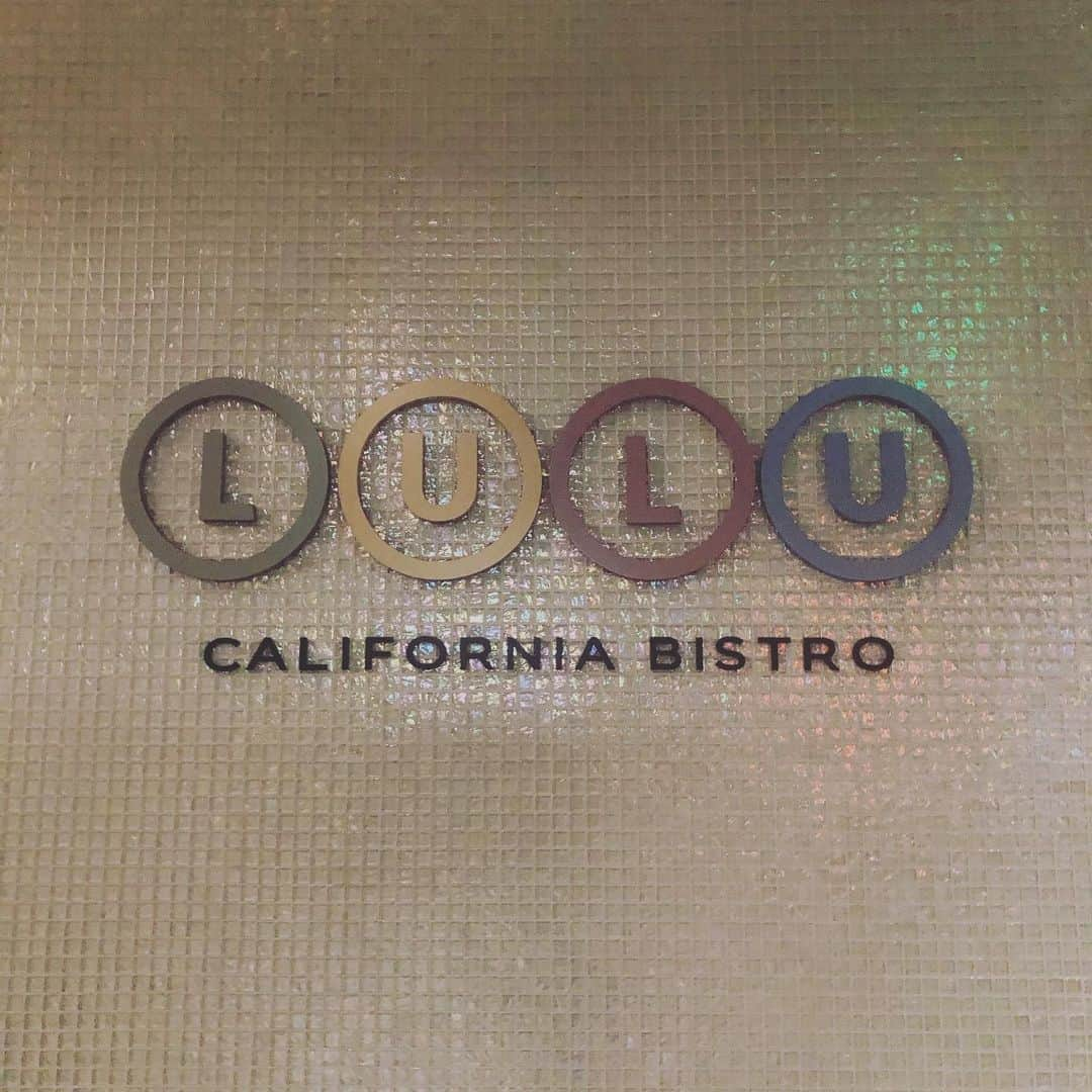 廣瀬なつきさんのインスタグラム写真 - (廣瀬なつきInstagram)「帰り道に寄った、Palm Springsで夜ご飯♡﻿ ﻿ LULU CALIFORNIA BISTROっていうお店で﻿ ご飯がとっても美味しかったです！！﻿ ﻿ もちろん、ビーガン、ベジタリアン対応メニューもあって、真ん中にあるピザはvegan pizzaなの！﻿ ﻿ 当たり前のようにベジメニューがあったり、ビーガンメニューがあったり、素敵♡  @lulupalmsprings」3月31日 19時10分 - i_am_na2coooo