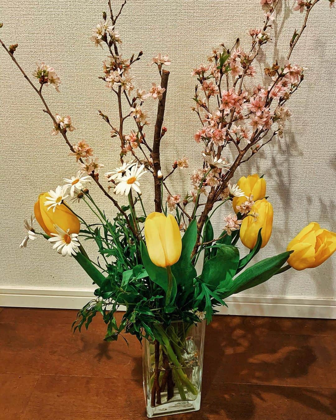 里海さんのインスタグラム写真 - (里海Instagram)「おうち時間　☺️🌸🌷🌼」3月31日 19時12分 - satoumi0330