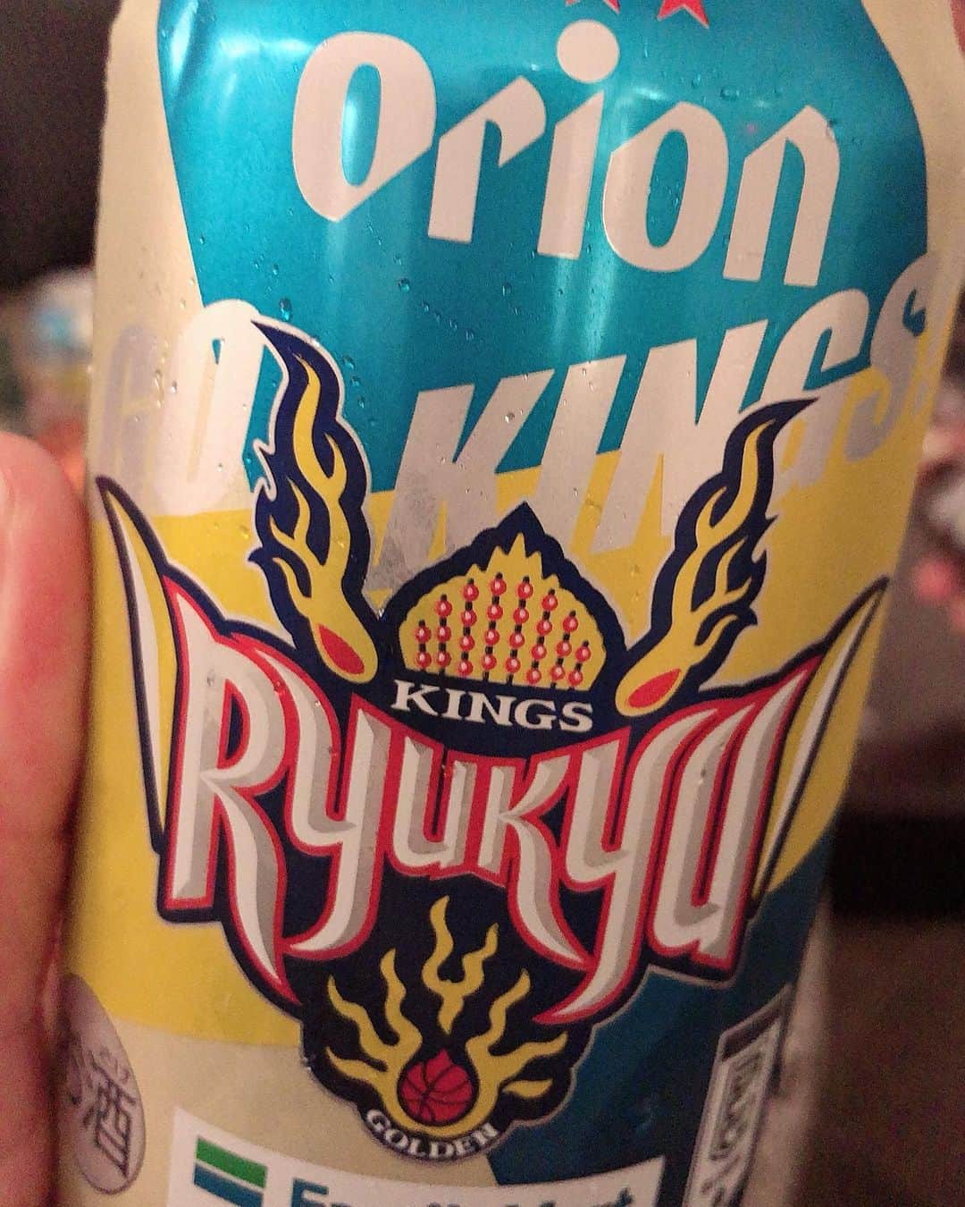 辻やすこさんのインスタグラム写真 - (辻やすこInstagram)「オリオンビール🍺最高❤️ 撮影中、  共演者がオリオンビールＴシャツを着ていて可愛すぎたので購入してしまった☺️🏖 Love Orion beer 🍺❤️ had wanted and got an Orion beer T-shirt.  #orionbeer  #beer #okinawa #japan #tshirt  #沖縄 #オリオンビール #🍺 #ビール  #ビール好きな人と繋がりたい  #ビール女子  #ビール好きと繋がりたい  #ビール好き #Ｔシャツ #オリオンビールtシャツ」3月31日 19時26分 - yasupytsuji