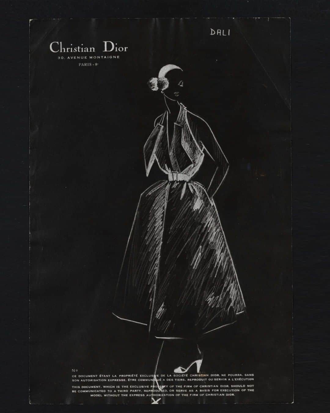 クリスチャンディオールさんのインスタグラム写真 - (クリスチャンディオールInstagram)「"Christian Dior was one of the first people in Paris to take an interest in selling my 'unsellable' Surrealist paintings", said Salvador Dalí. Ever before making his first fashion drawings, Christian Dior possessed an unconditional passion for art. In 1928, he opened a gallery with Jacques Bonjean, then a second, in 1931, with Pierre Colle. The three of them showed a number of talented artists, both renowned and unknown, including Salvador Dalí, with whom Christian Dior would establish an unwavering friendship. In 1951, for Charles de Beistegui’s extravagant and legendary ‘Ball of the Century’ in Venice, Christian Dior conceived a procession of giants in the majestic Palazzo Labia, where he himself was disguised as a ghost of Venice, with Salvador Dalí in a costume created specially for him by the couturier. We invite you to relive, in pictures, that incredible event forever cherished by these two friends: a means of escapism through the magic of art, celebration and culture propelled by an unlimited imagination.  #DiorHeritage © Dior: Dalí dress, Haute Couture Autumn-Winter 1949, Milieu du Siècle line © Photo Pierre Perrotino: Salvador Dalí, Christian Dior, Marie-Louise Bousquet and Victor Grampierre dressed as Giants in the streets of Venice before the ball given by Charles de Beistegui at the Labia Palace in 1951」3月31日 20時00分 - dior