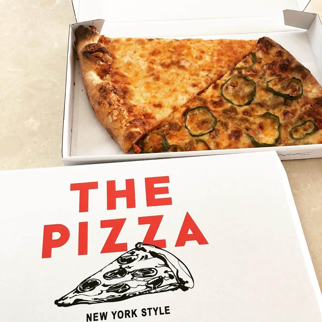 のインスタグラム：「My favorite!! Great pizza👍👍👍 #myfavorite #pizza #たまに食べたくなる　#アメリカのピザに近い　#内田恭子　#kyokouchida」